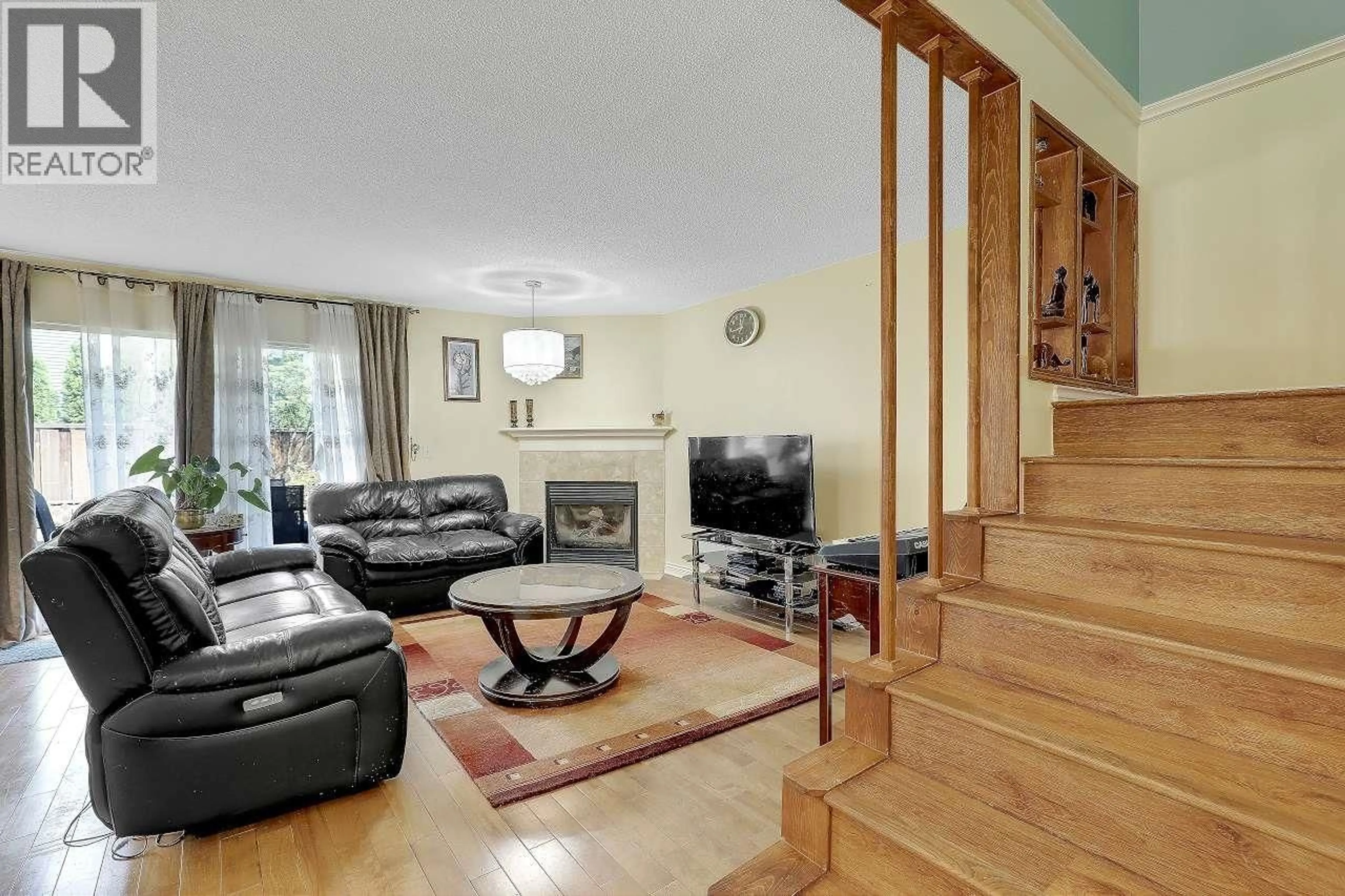 Living room with furniture, wood/laminate floor for 21 - 2561 RUNNEL DRIVE, Coquitlam British Columbia V3E2S3