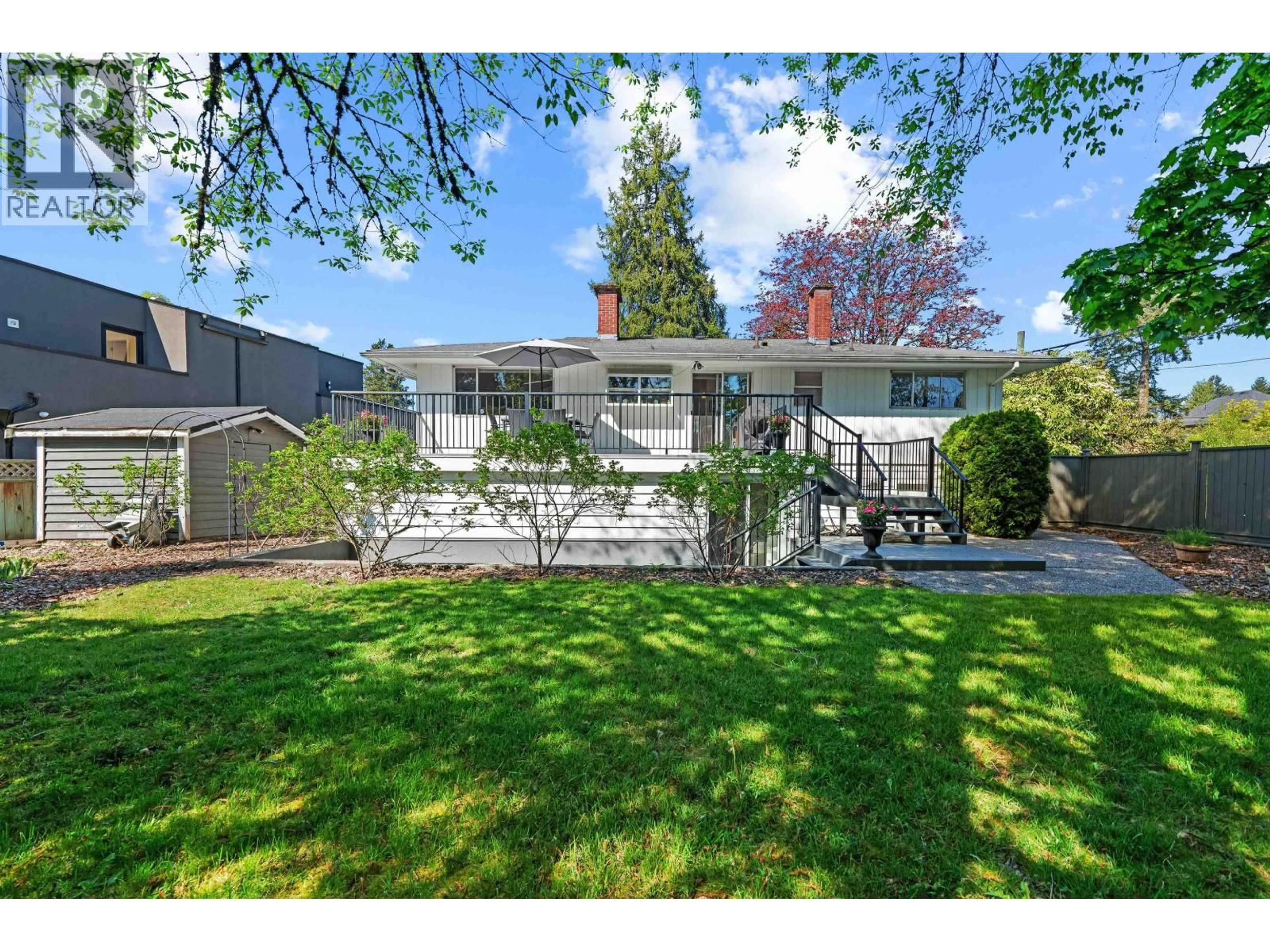 A pic from outside/outdoor area/front of a property/back of a property/a pic from drone, street for 689 POPLAR STREET, Coquitlam British Columbia V3J3K7
