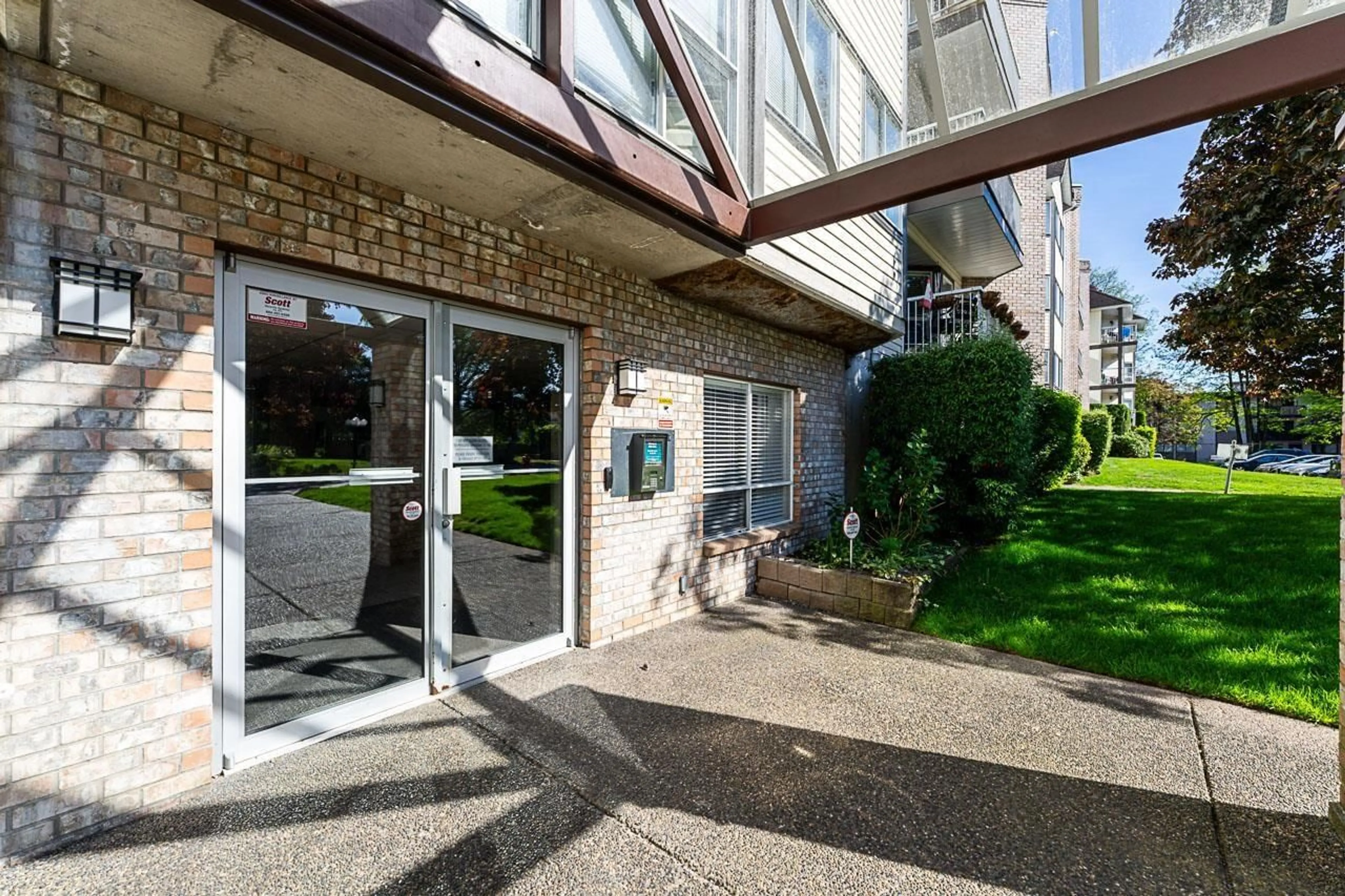 Indoor foyer for 320 - 5710 201 STREET, Langley British Columbia V3A8A8