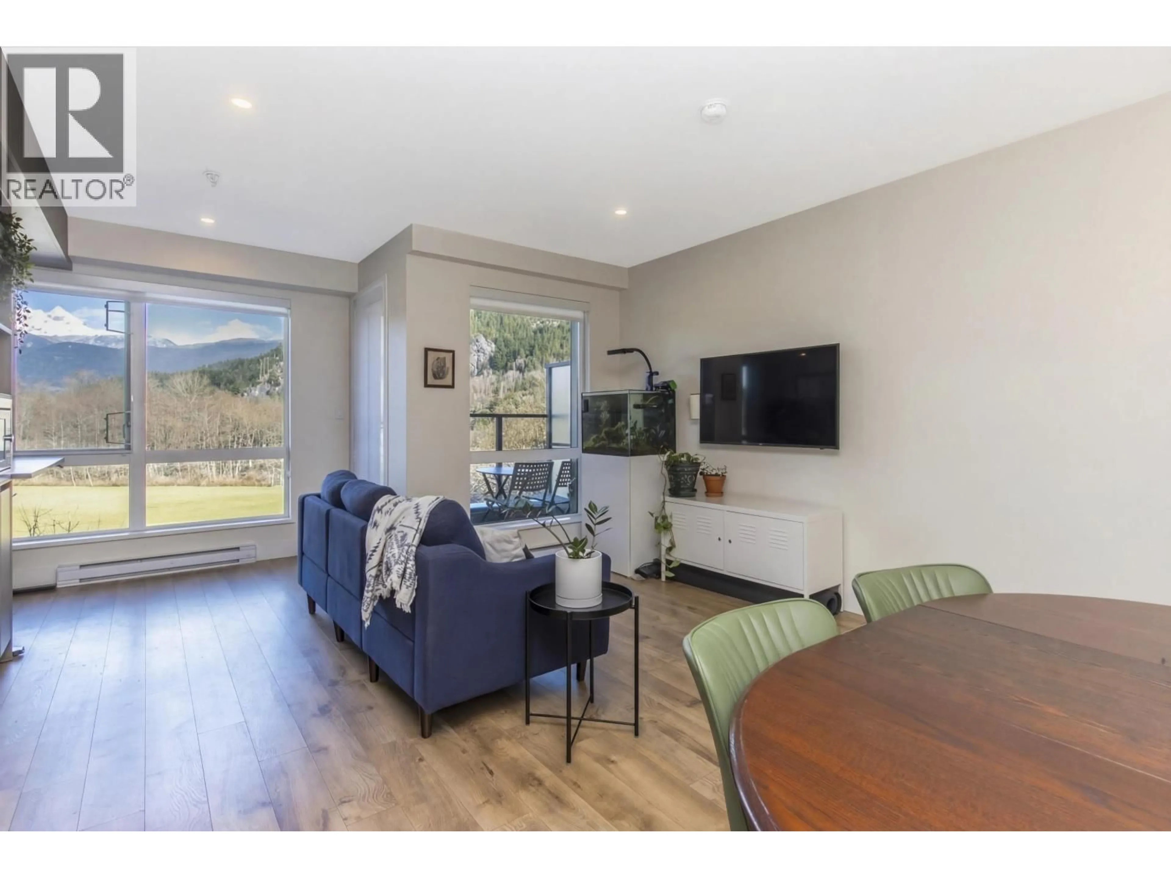 Living room with furniture, wood/laminate floor for 610 - 38362 BUCKLEY AVENUE, Squamish British Columbia V8B0J8