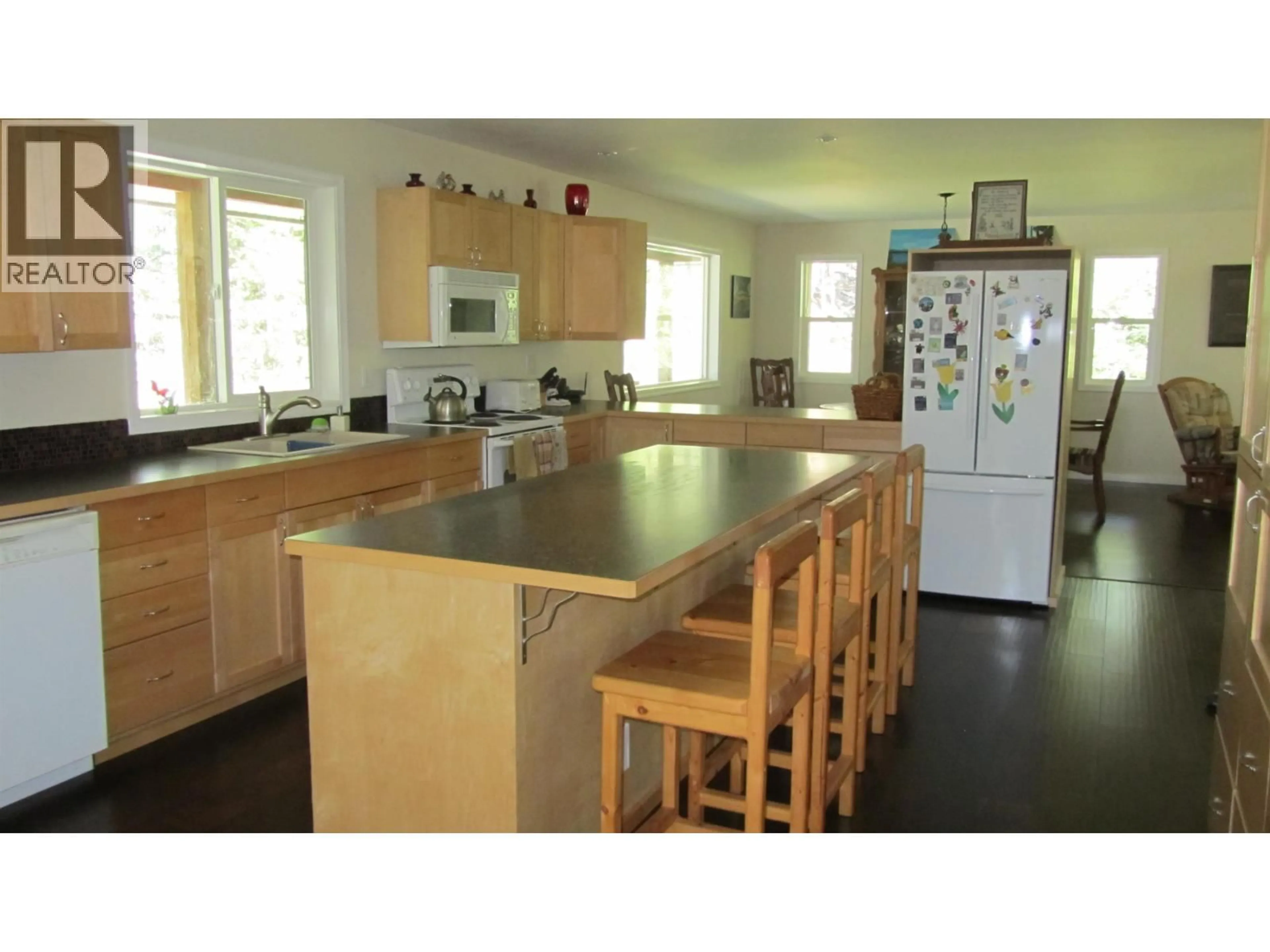 Standard kitchen, unknown for 5369 KALLUM DRIVE, 108 Mile Ranch British Columbia V0K2Z0