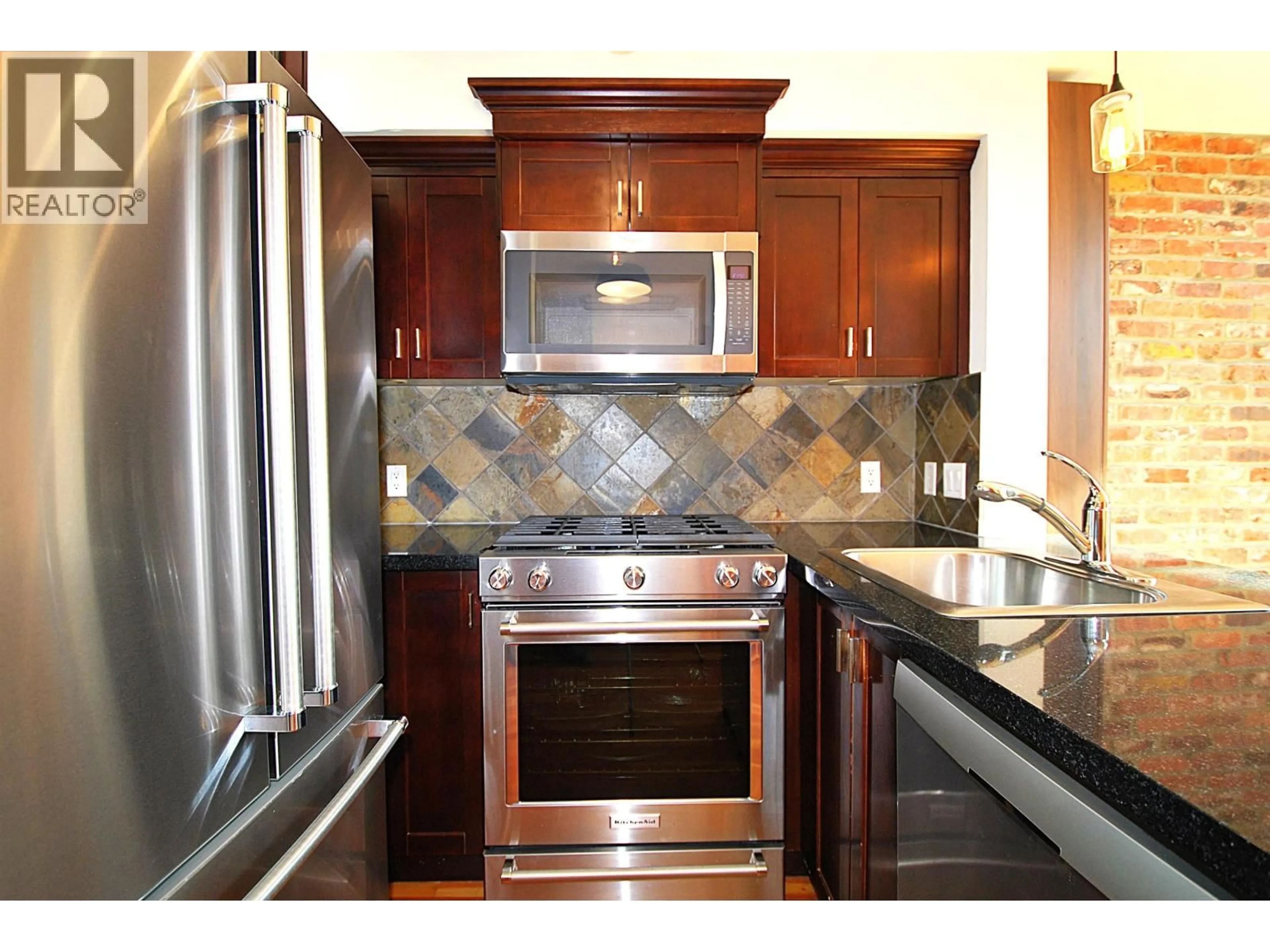 Unknown for 404 - 10 RENAISSANCE SQUARE, New Westminster British Columbia V3M7B1