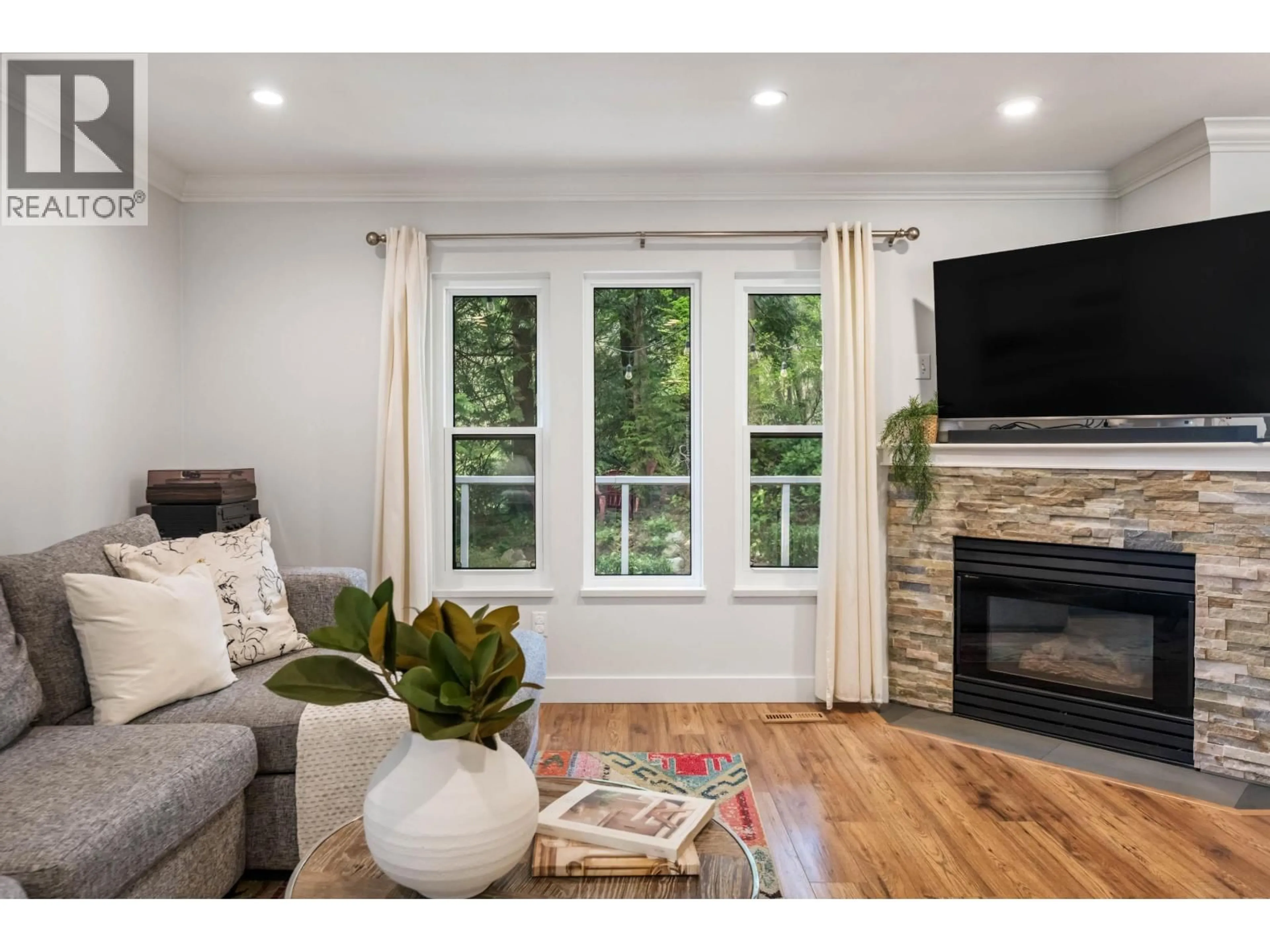 Living room with furniture, wood/laminate floor for 11 - 2590 PANORAMA DRIVE, Coquitlam British Columbia V3E2W9