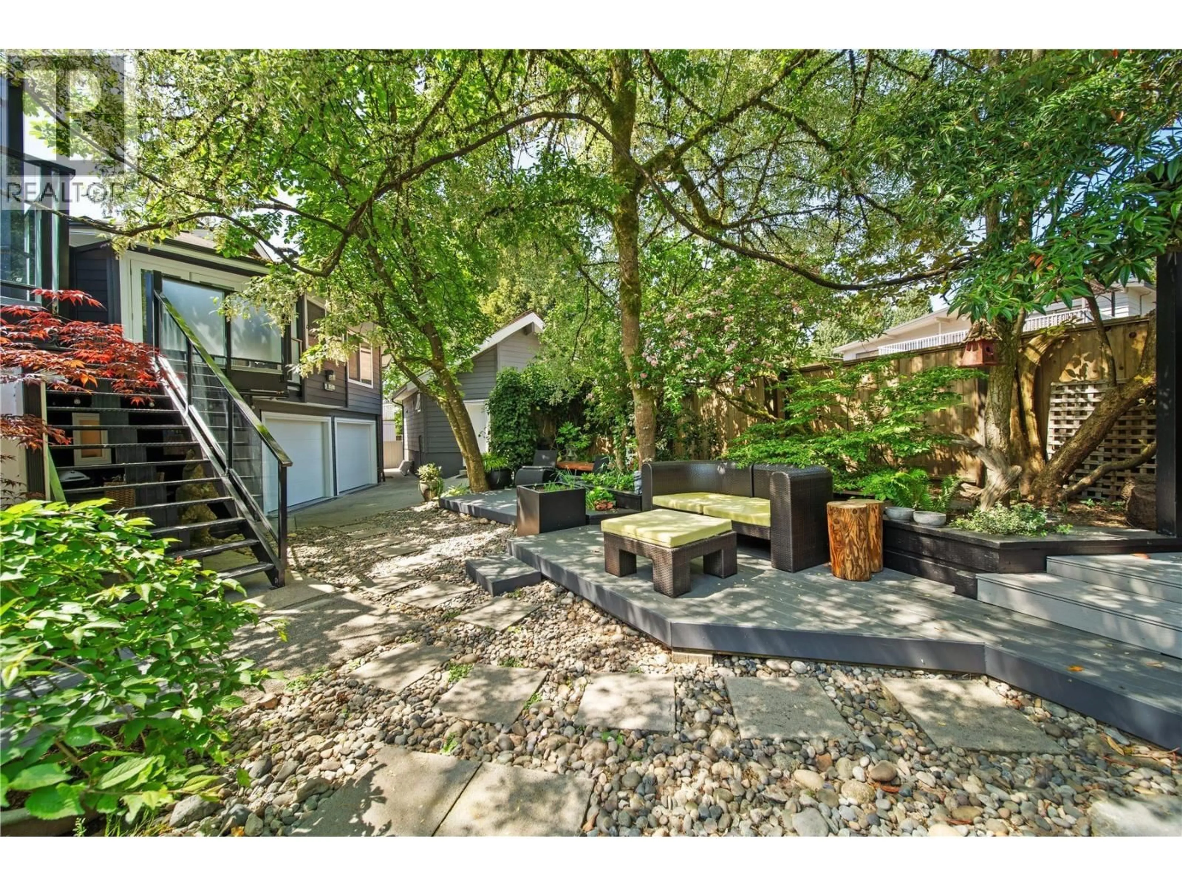 Patio, street for 609 LIDSTER PLACE, New Westminster British Columbia V3L5E2