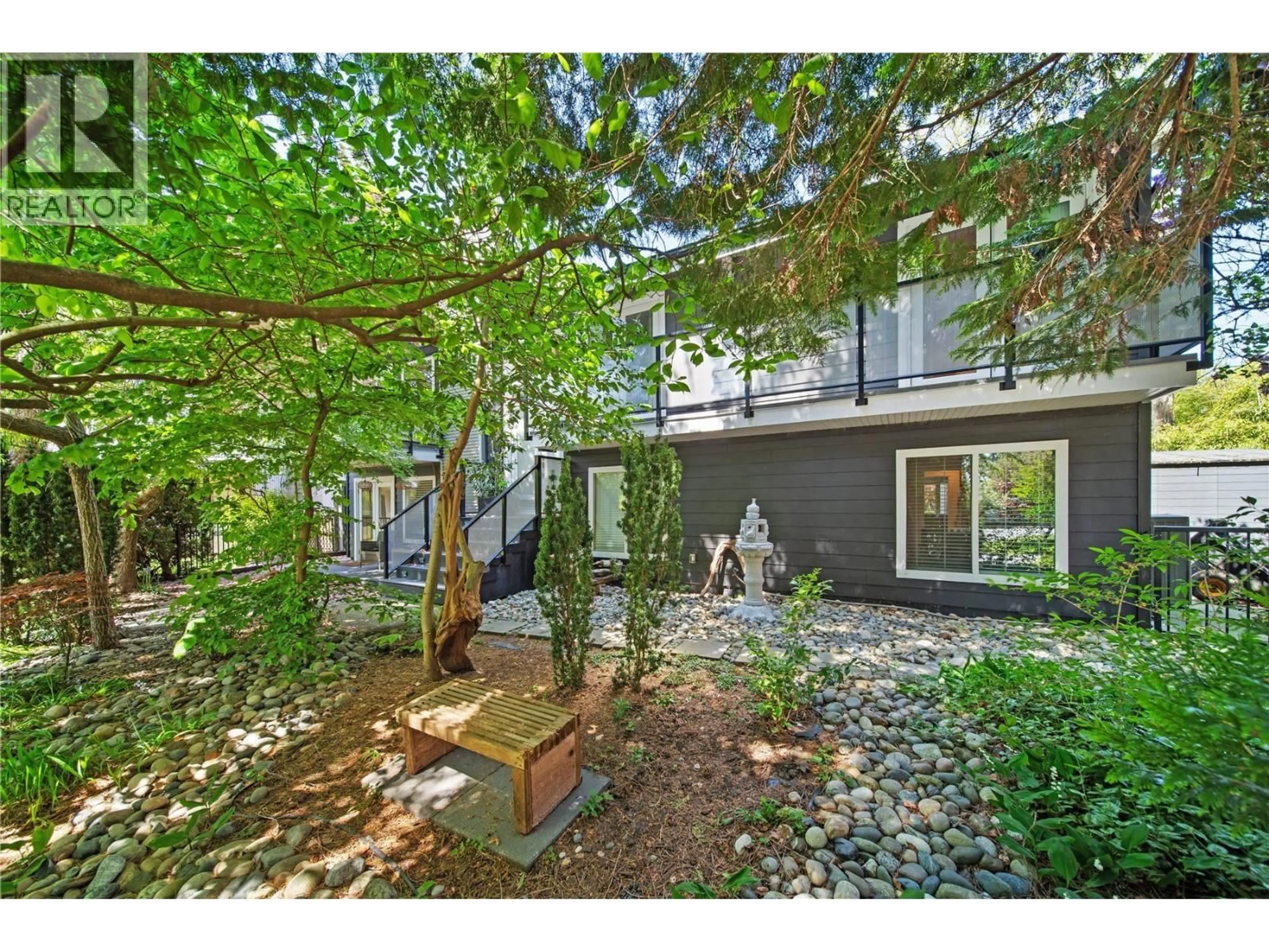 Patio, forest/trees view for 609 LIDSTER PLACE, New Westminster British Columbia V3L5E2