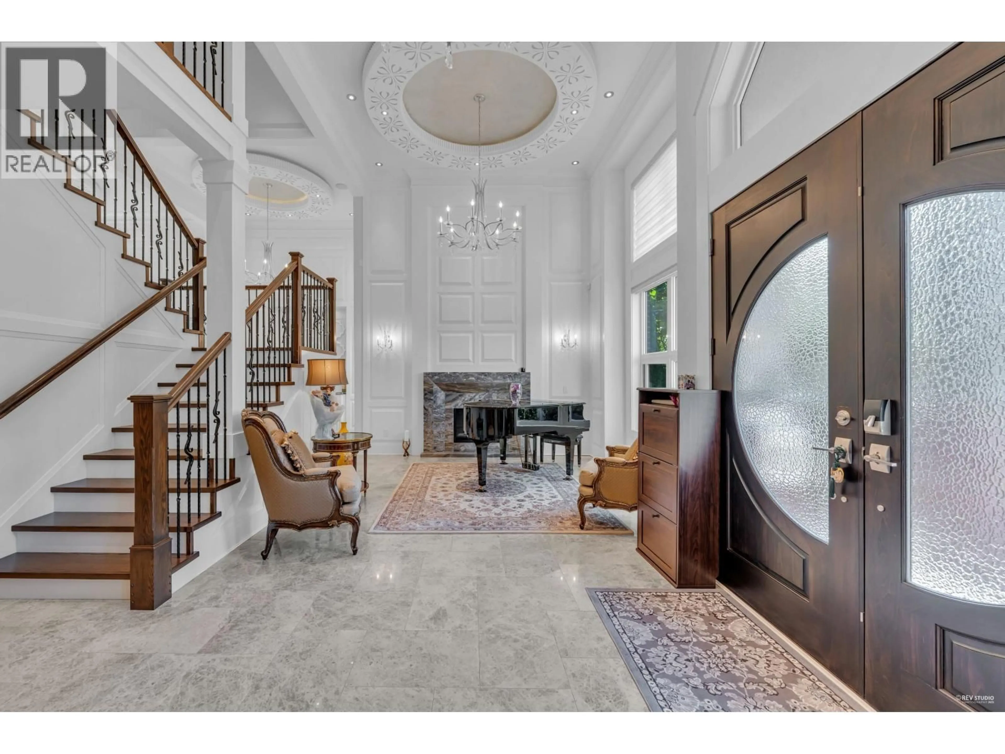 Indoor foyer for 10460 REYNOLDS DRIVE, Richmond British Columbia V7E4B4