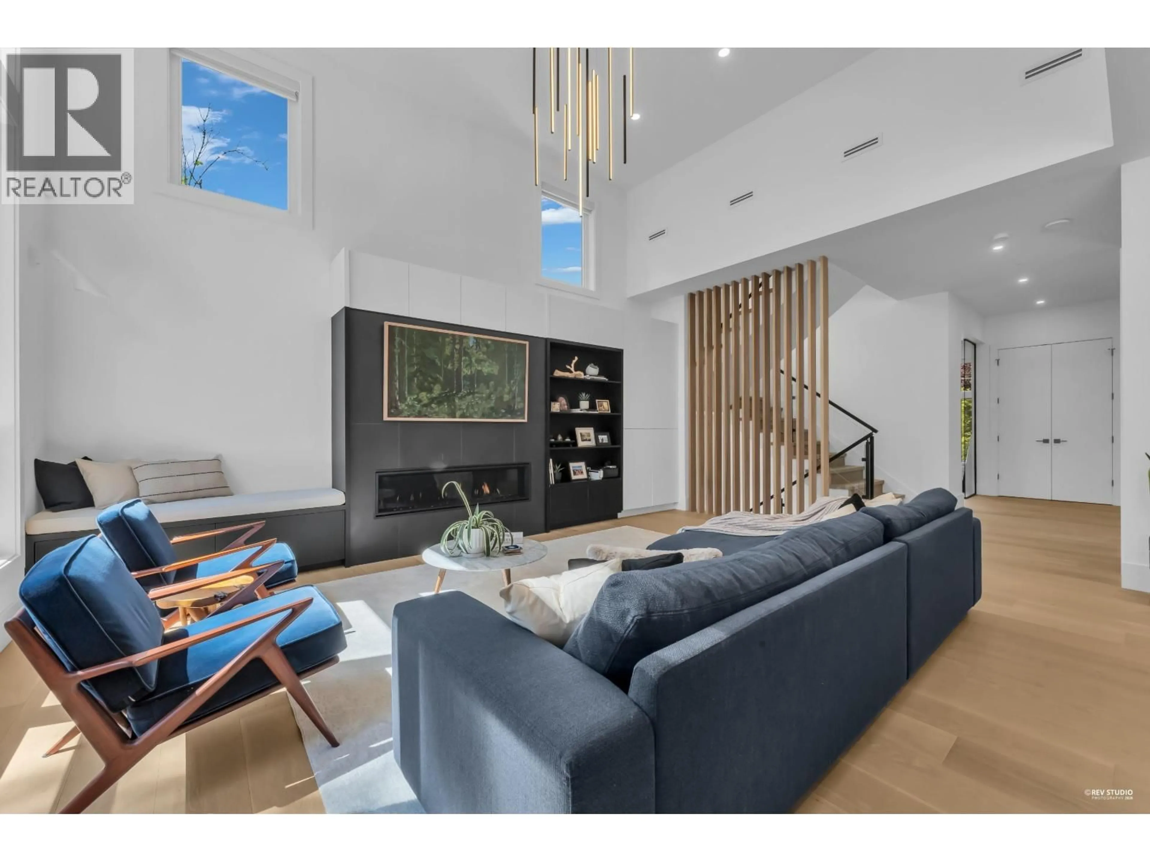 Living room with furniture, unknown for 847 THERMAL DRIVE, Coquitlam British Columbia V3J6R4