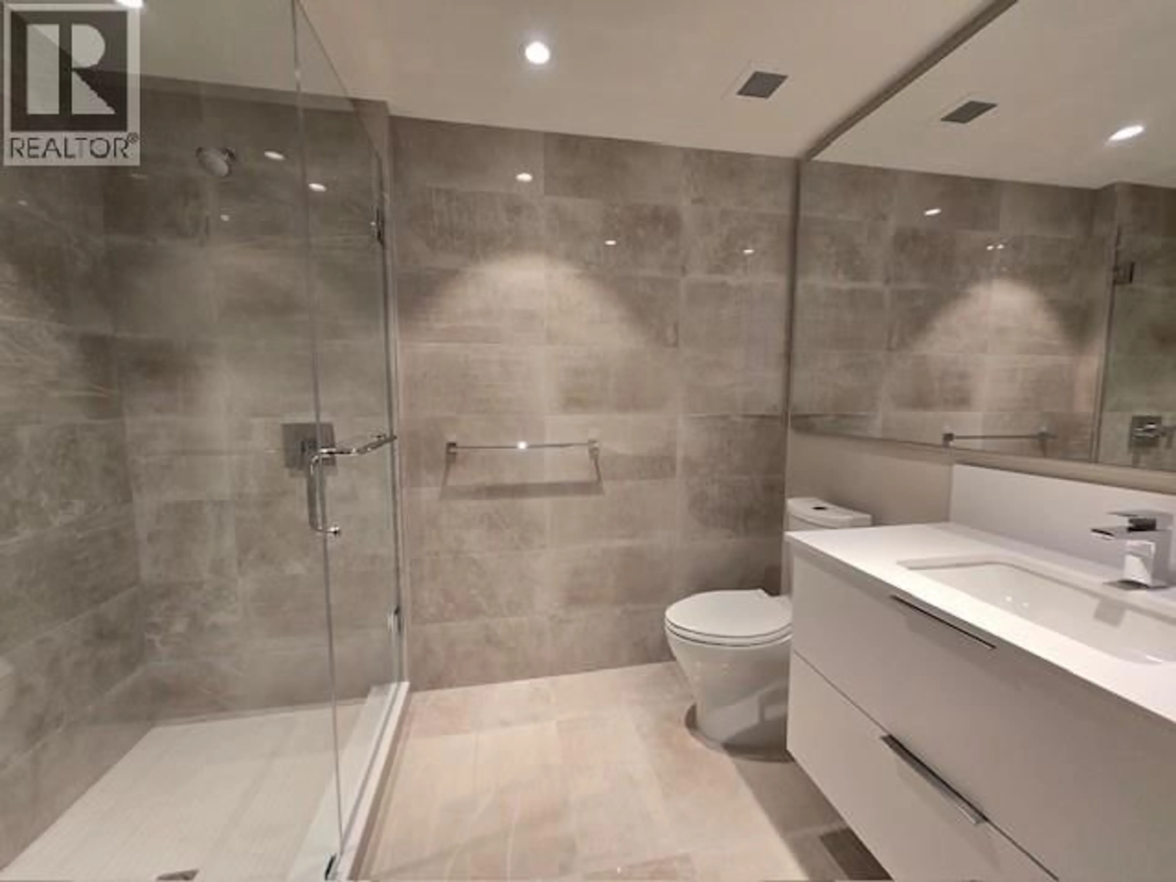 Contemporary bathroom, ceramic/tile floor for 2102 - 485 42ND AVENUE, Vancouver British Columbia V5Y0R6