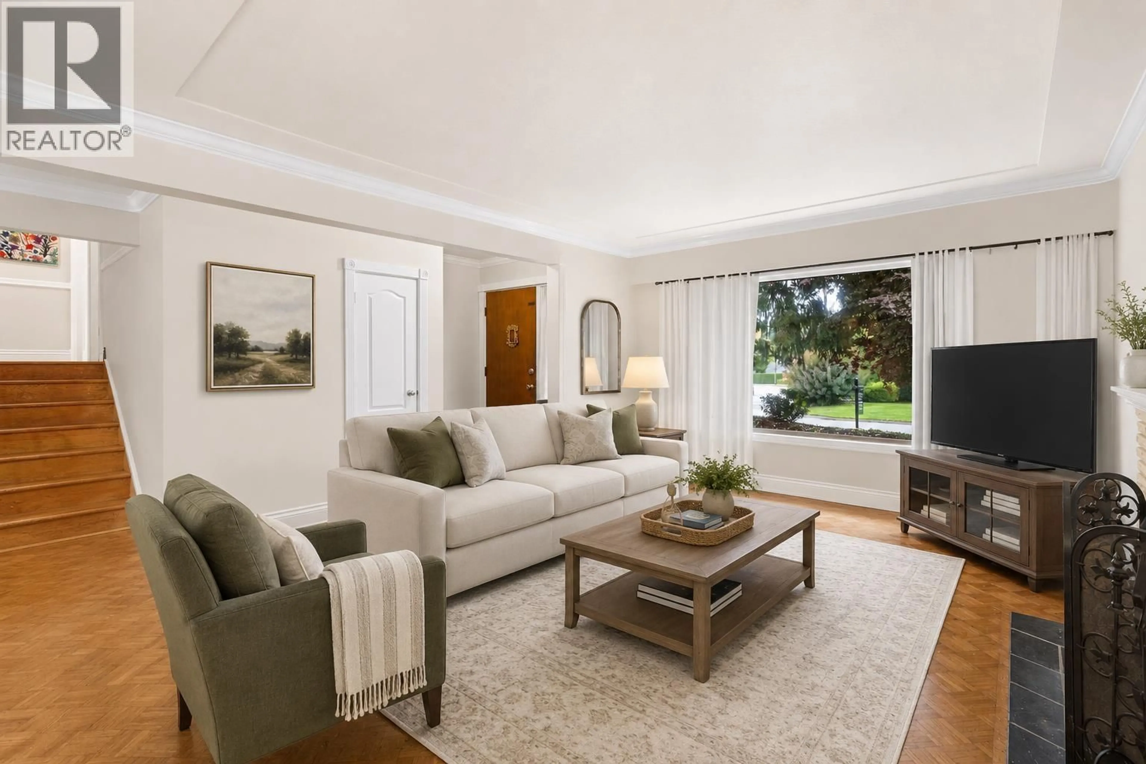 Living room with furniture, unknown for 966 DUNDONALD DRIVE, Port Moody British Columbia V3H1B7