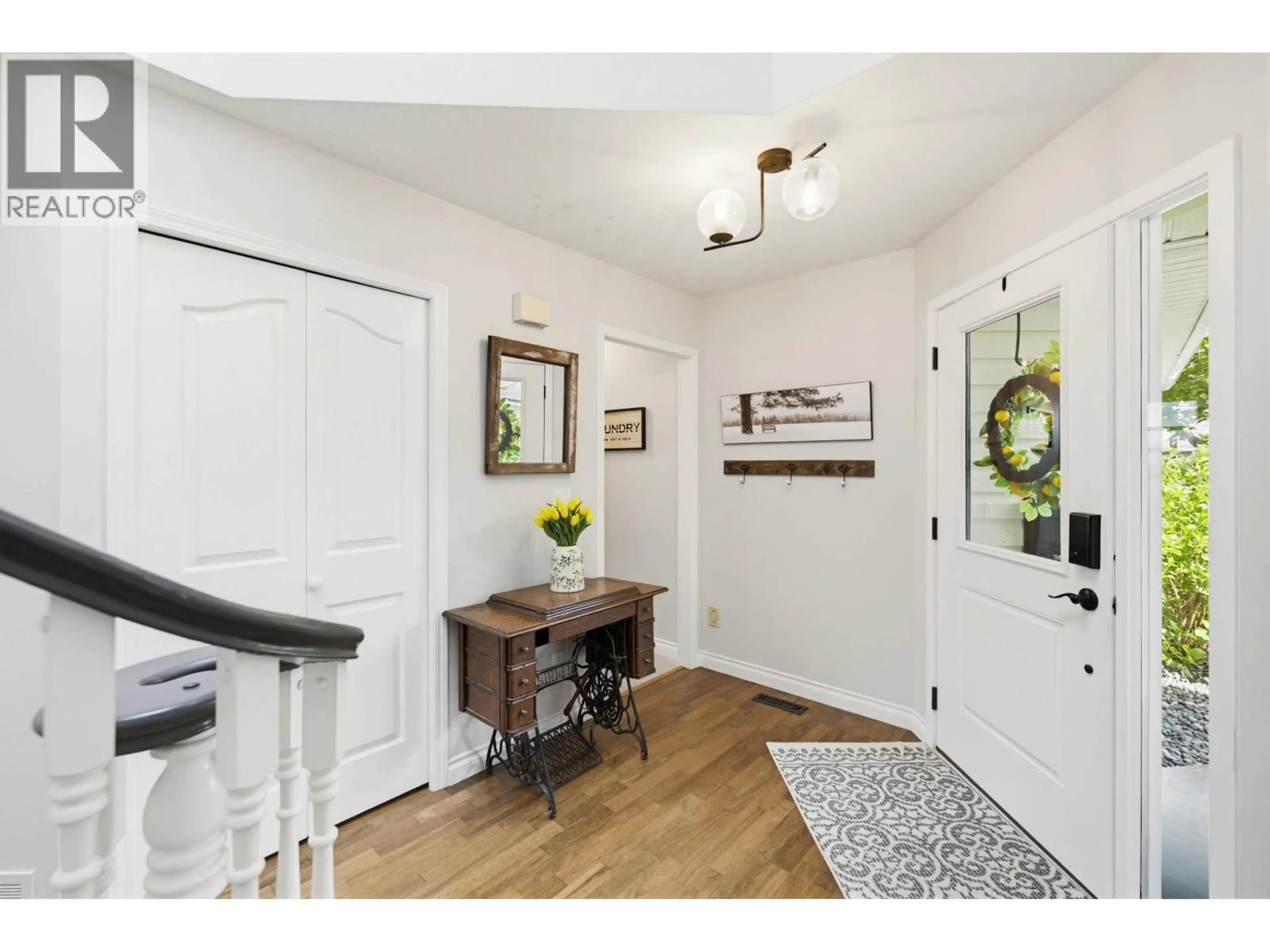 Indoor entryway for 5954 49 AVENUE, Delta British Columbia V4K4L4
