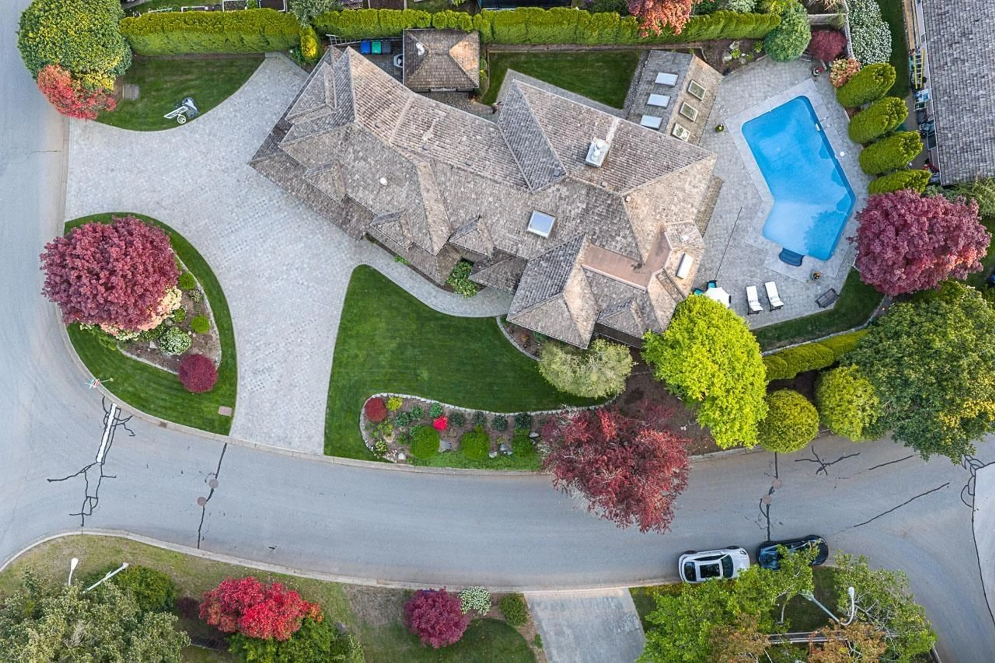 A pic from outside/outdoor area/front of a property/back of a property/a pic from drone, street for 13174 23A AVENUE, Surrey British Columbia V4A9B2