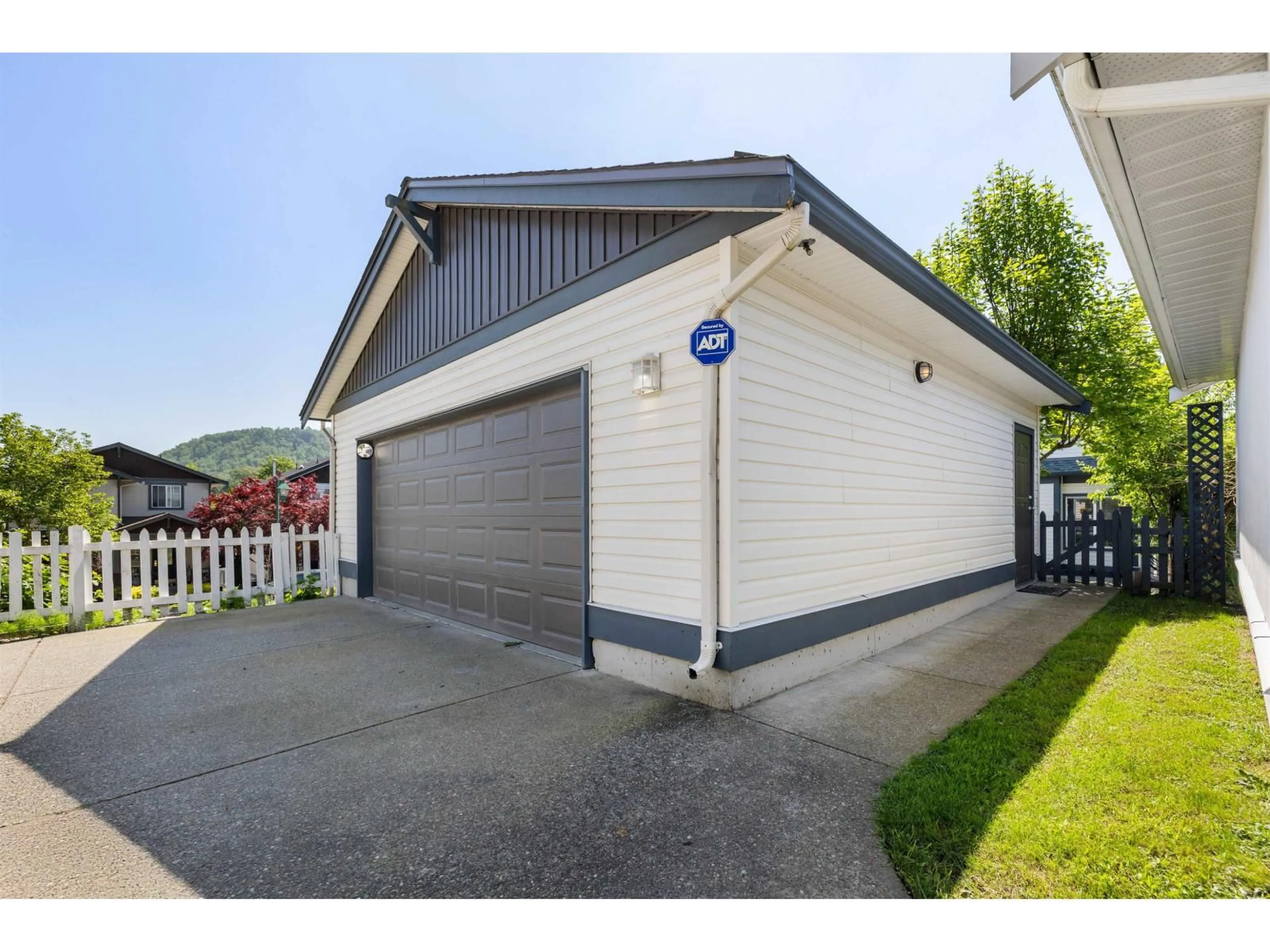 Indoor garage for 4330 BILL REID TERRACE, Abbotsford British Columbia V3G3C2