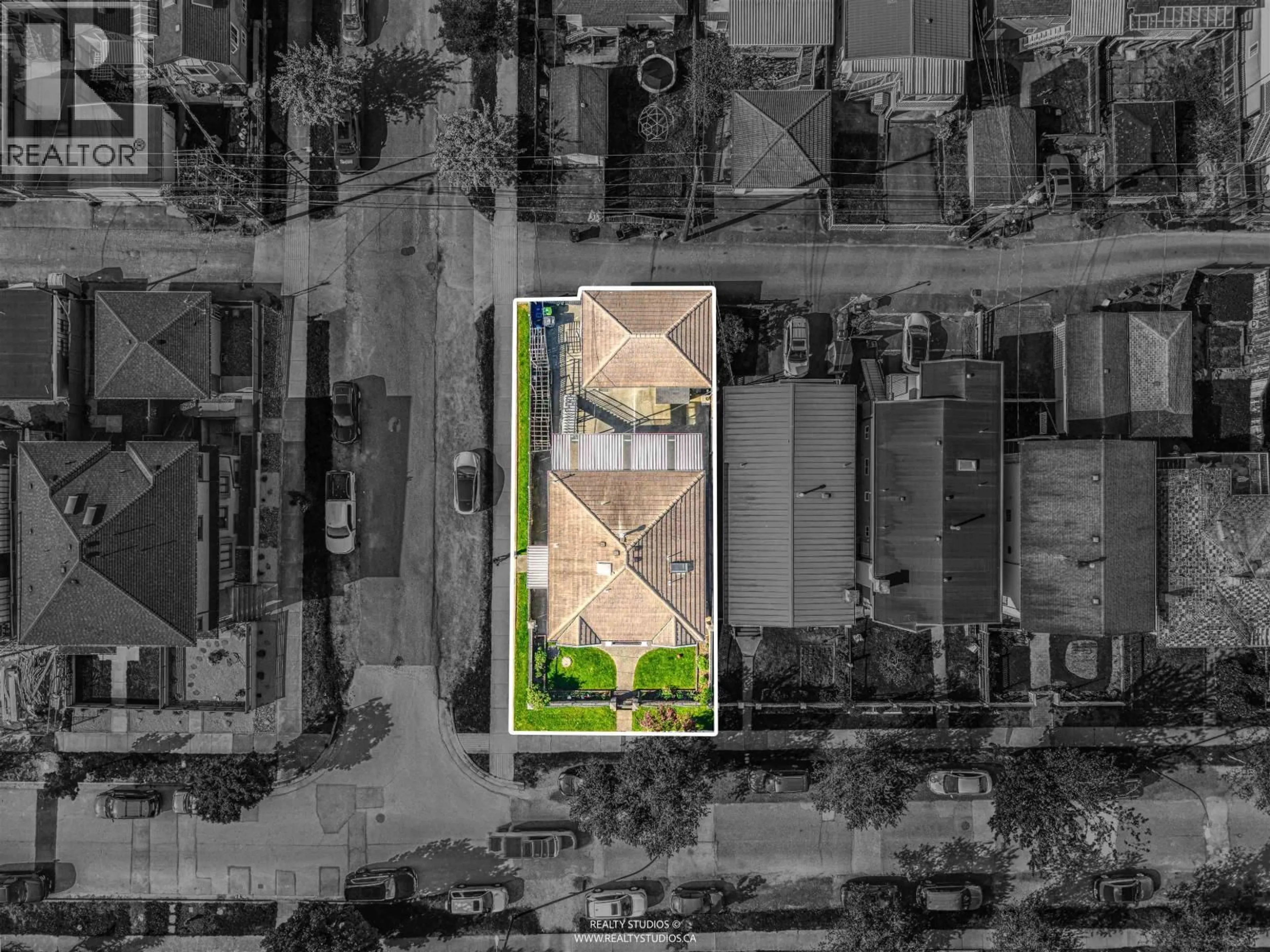 A pic from outside/outdoor area/front of a property/back of a property/a pic from drone, street for 3403 26TH AVENUE, Vancouver British Columbia V5R1M2
