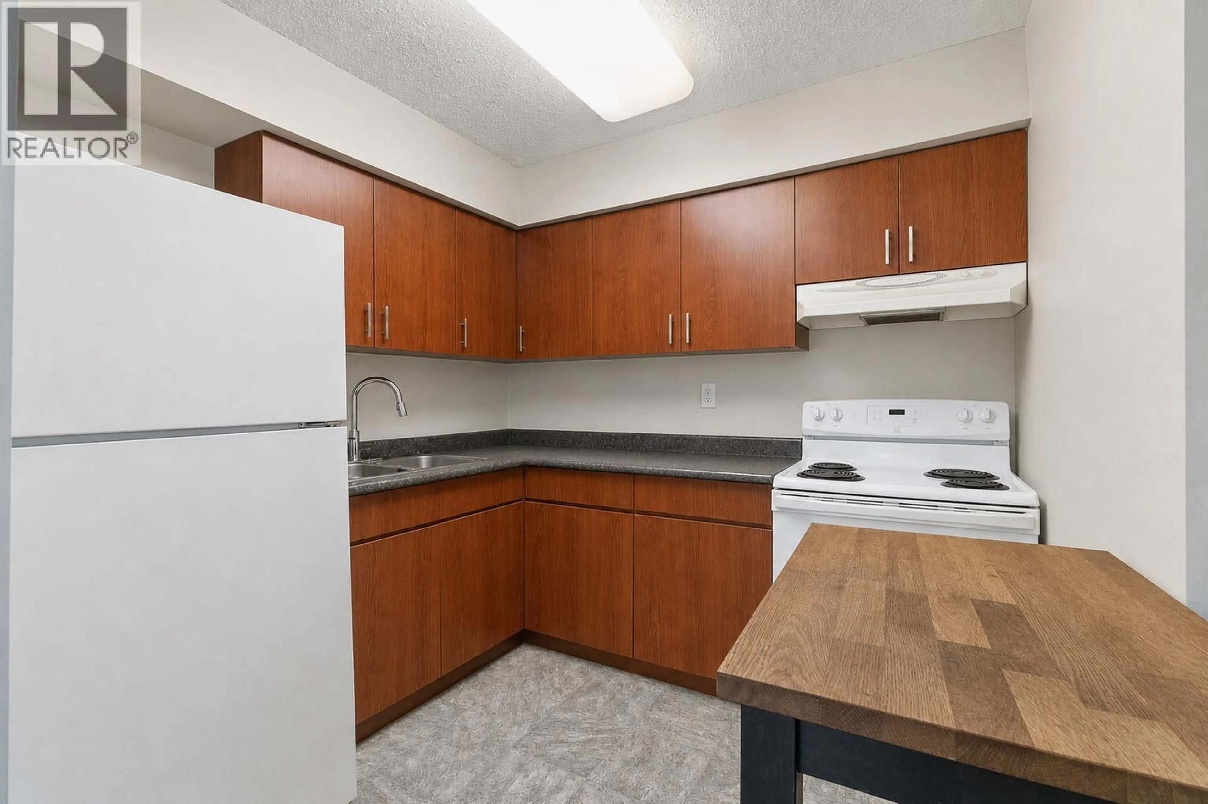 Standard kitchen, unknown for 2 - 310 HIGHLAND WAY, Port Moody British Columbia V3H3V7
