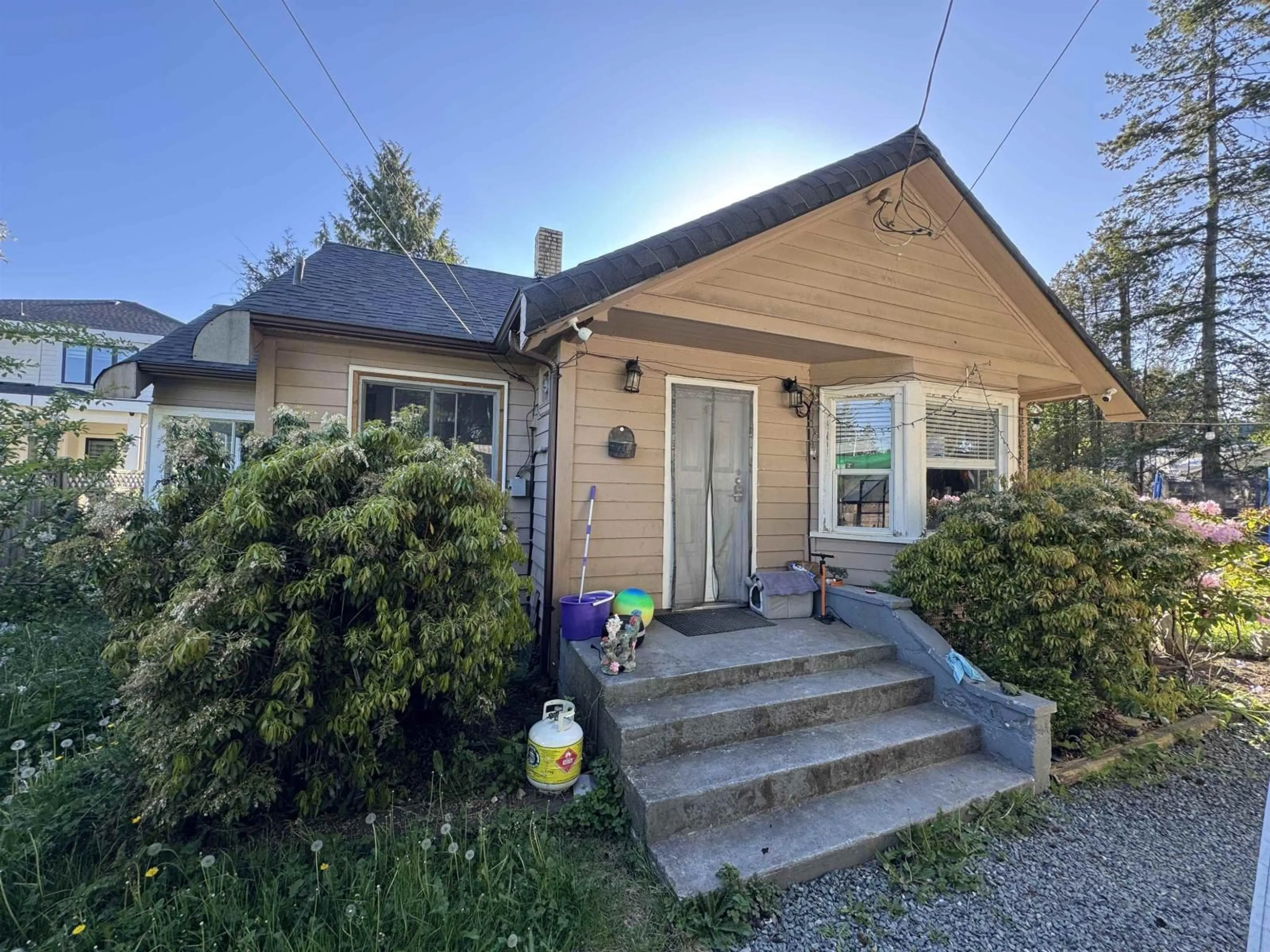 Home with vinyl exterior material, street for 2127 KING GEORGE BOULEVARD, Surrey British Columbia V4A5A3