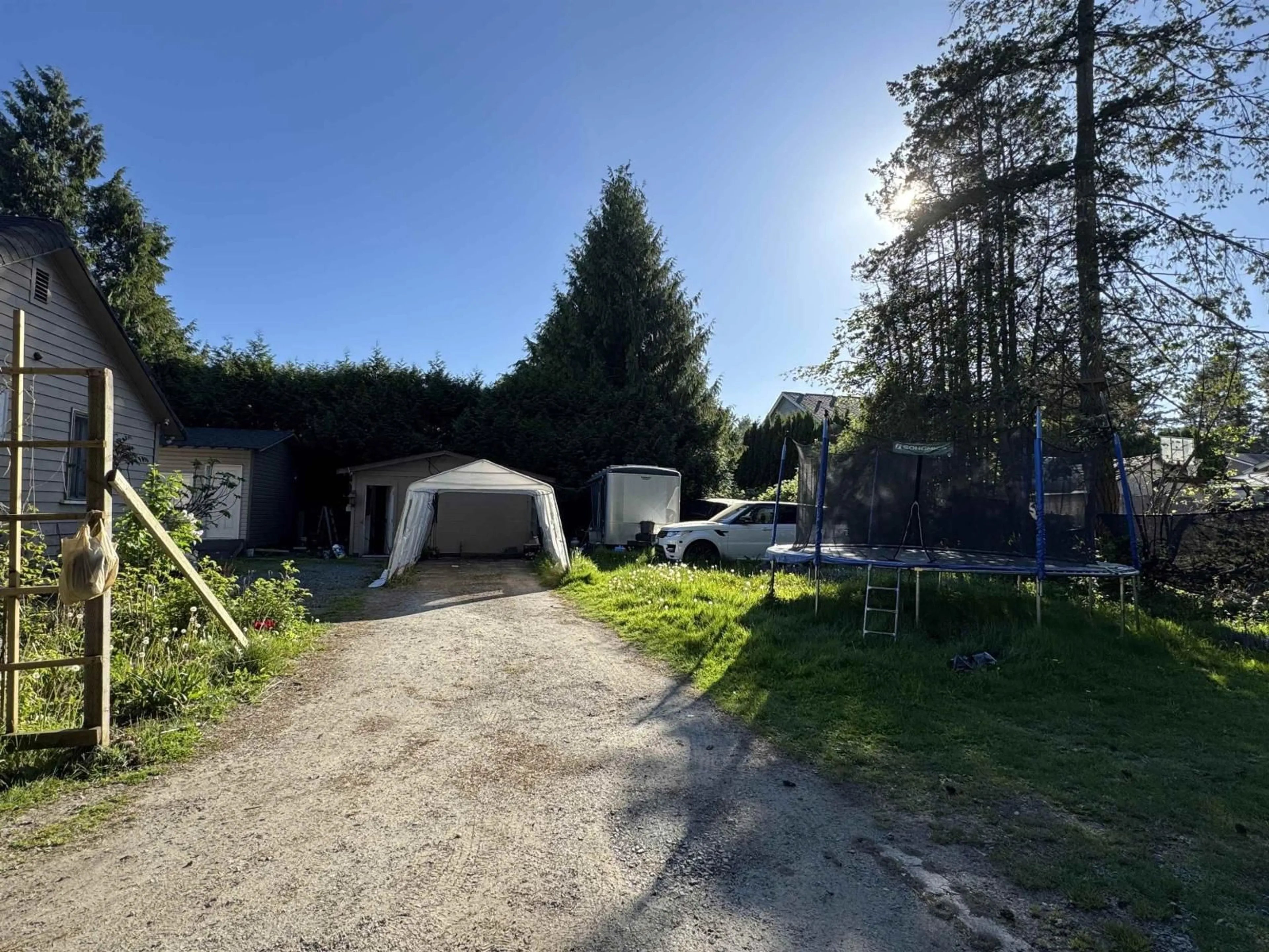 A pic from outside/outdoor area/front of a property/back of a property/a pic from drone, forest/trees view for 2127 KING GEORGE BOULEVARD, Surrey British Columbia V4A5A3