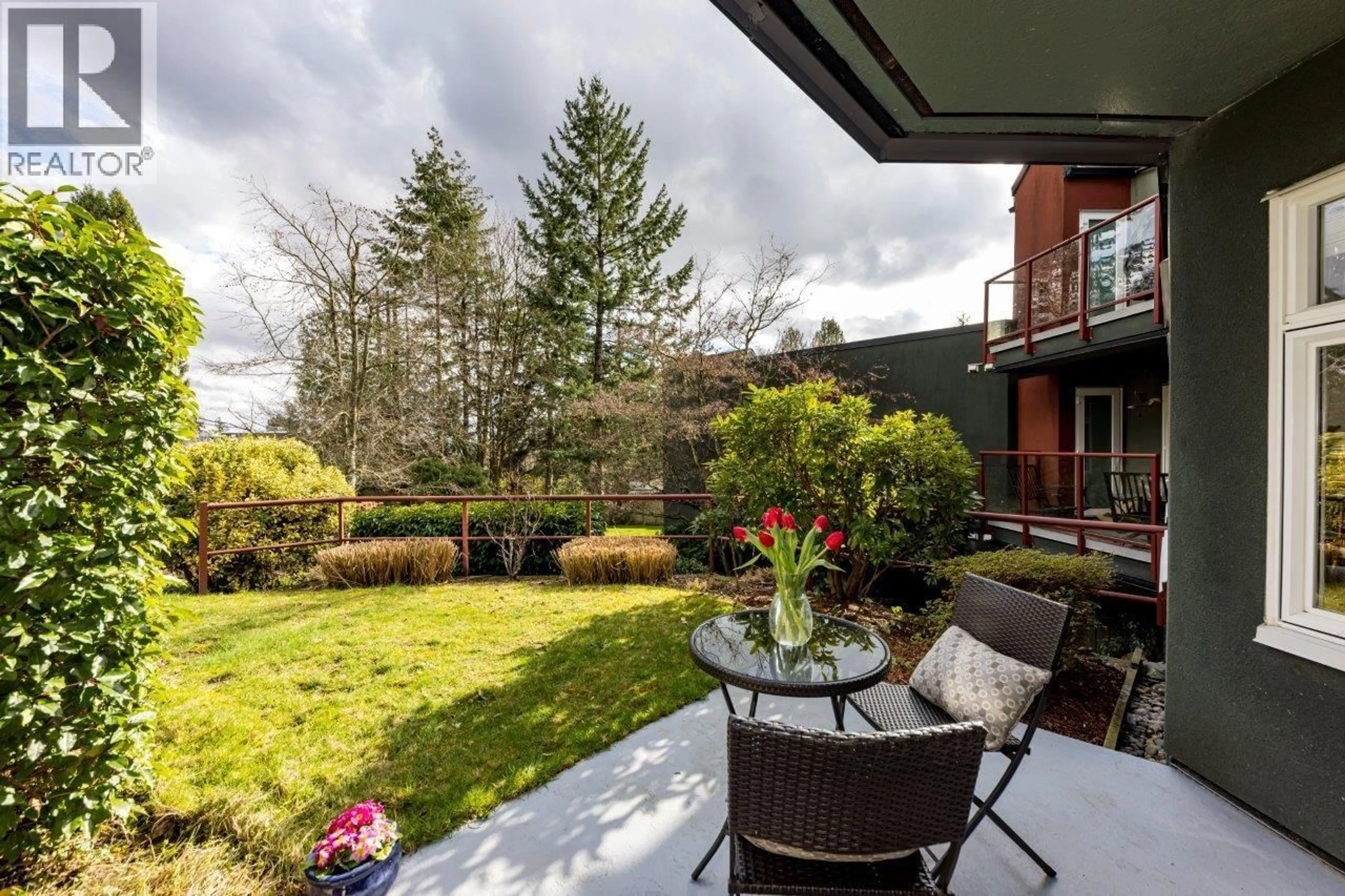 Patio, unknown for 201 - 2800 CHESTERFIELD AVENUE, North Vancouver British Columbia V7N4M1