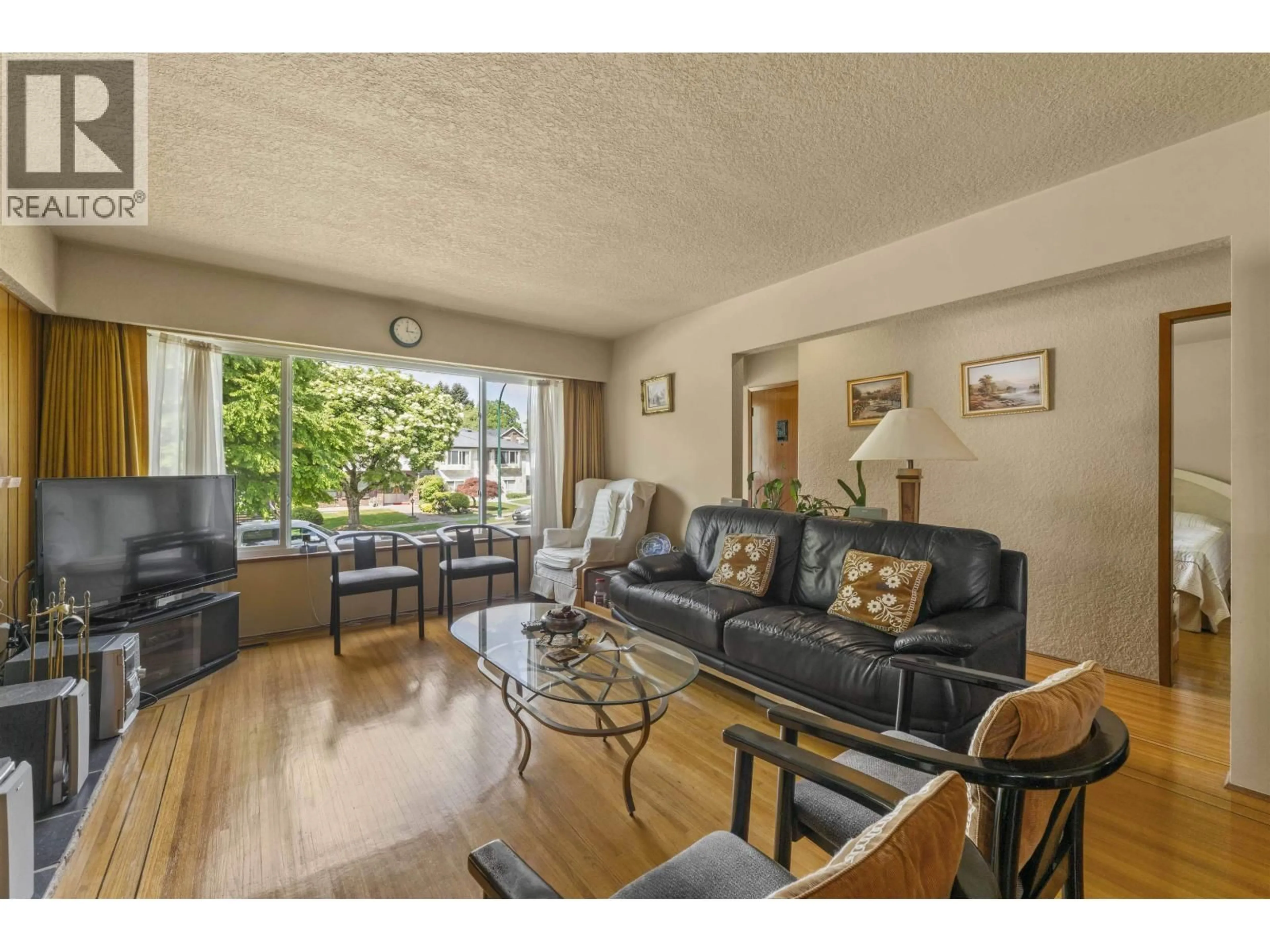 Living room with furniture, wood/laminate floor for 2666 WAVERLEY AVENUE, Vancouver British Columbia V5S1E7