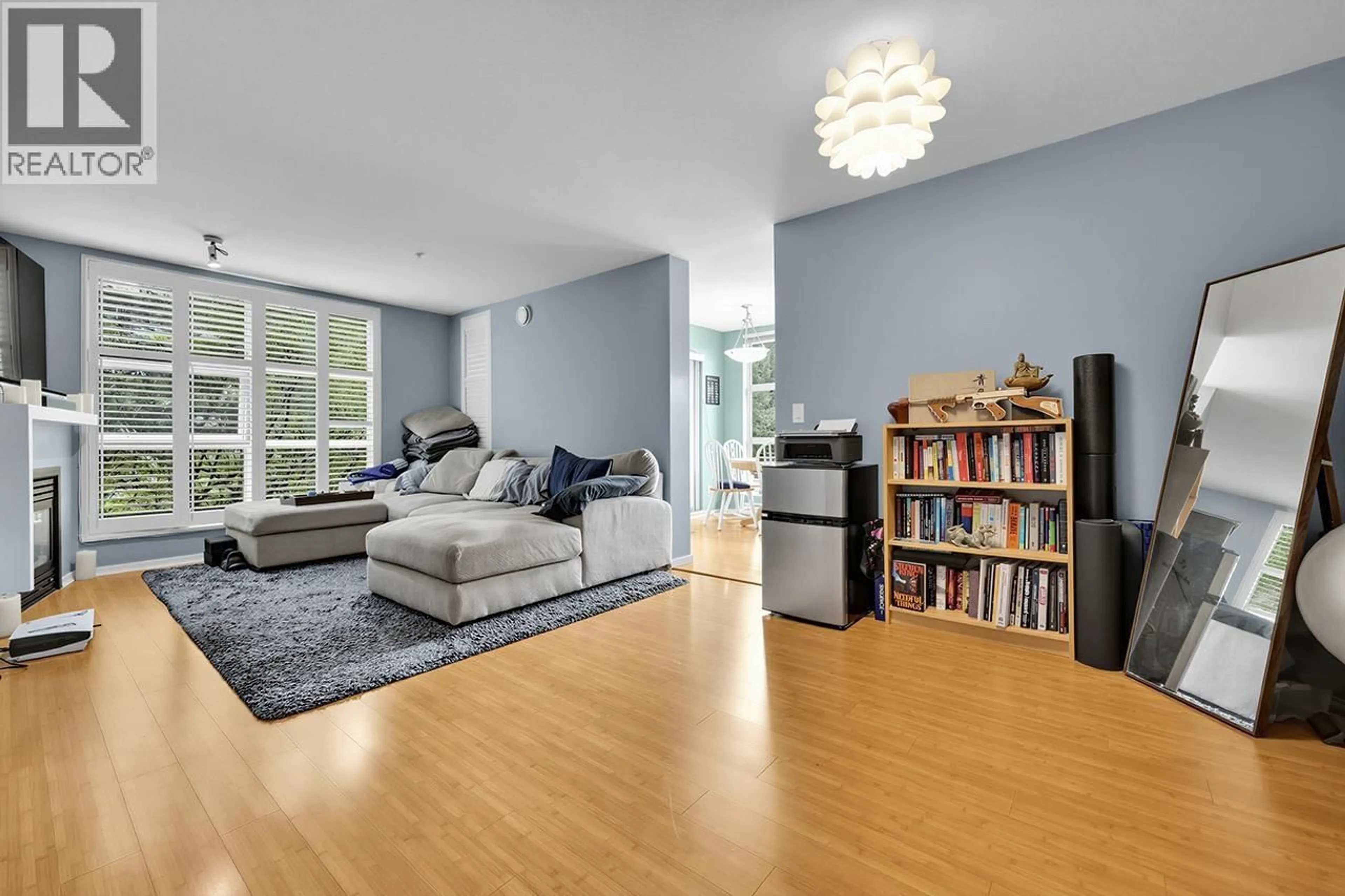 Living room with furniture, unknown for 403 - 9339 UNIVERSITY CRESCENT, Burnaby British Columbia V5A4Y1