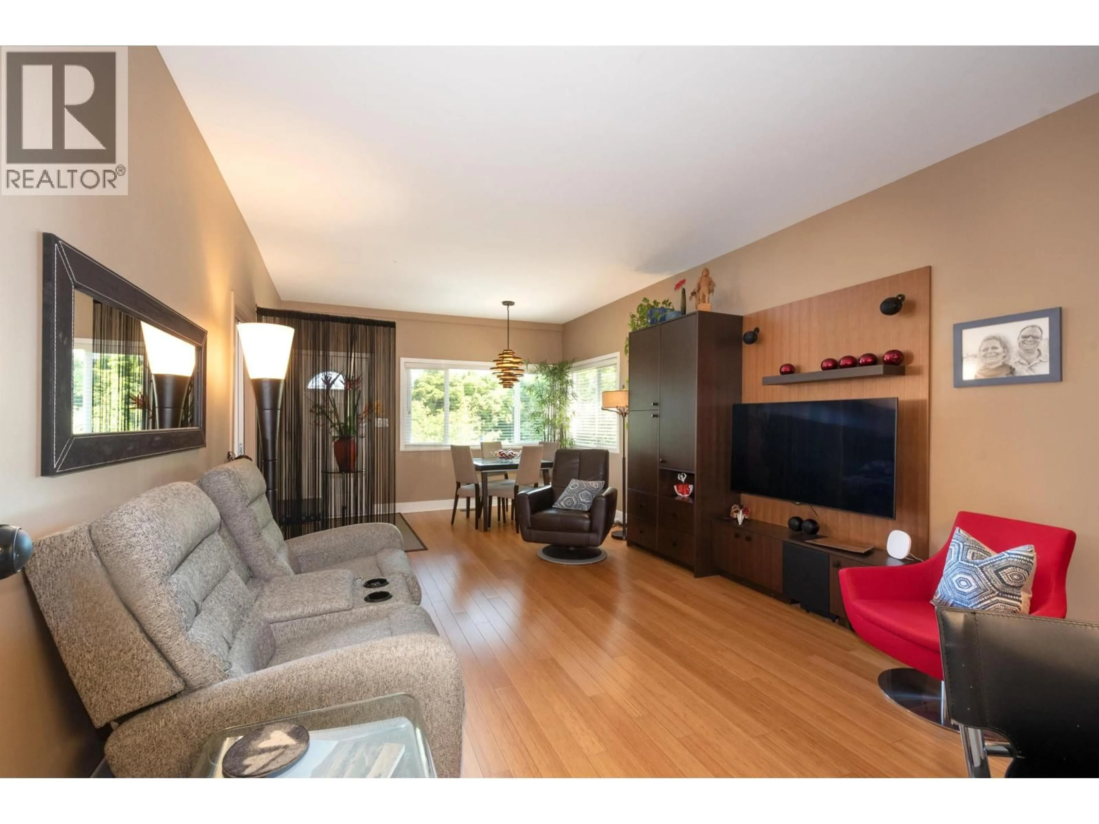 Living room with furniture, wood/laminate floor for 4961 ST. CATHERINES STREET, Vancouver British Columbia V5W3E9