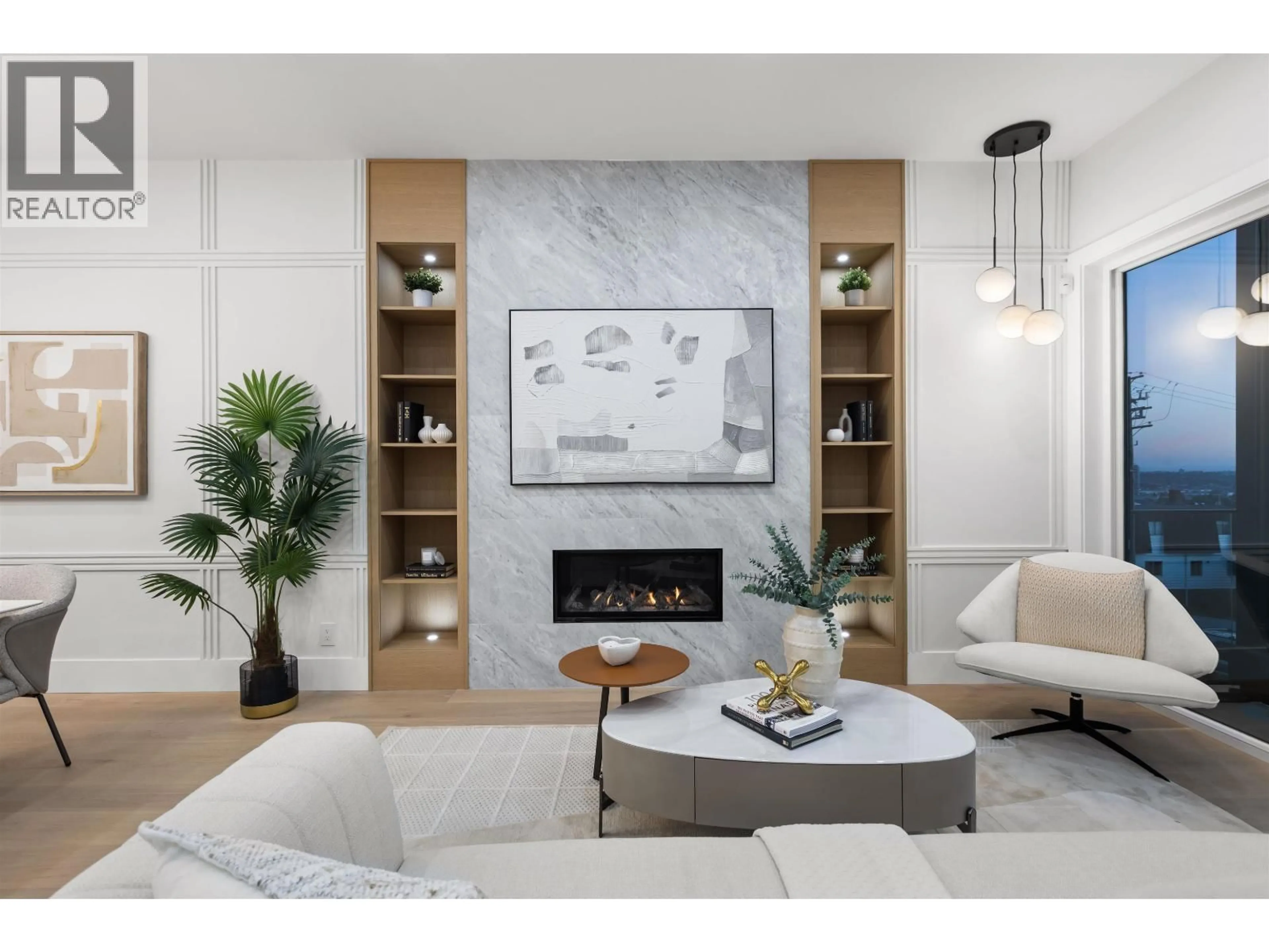 Living room with furniture, unknown for 2 - 10 HYTHE AVENUE, Burnaby British Columbia V5B1G4