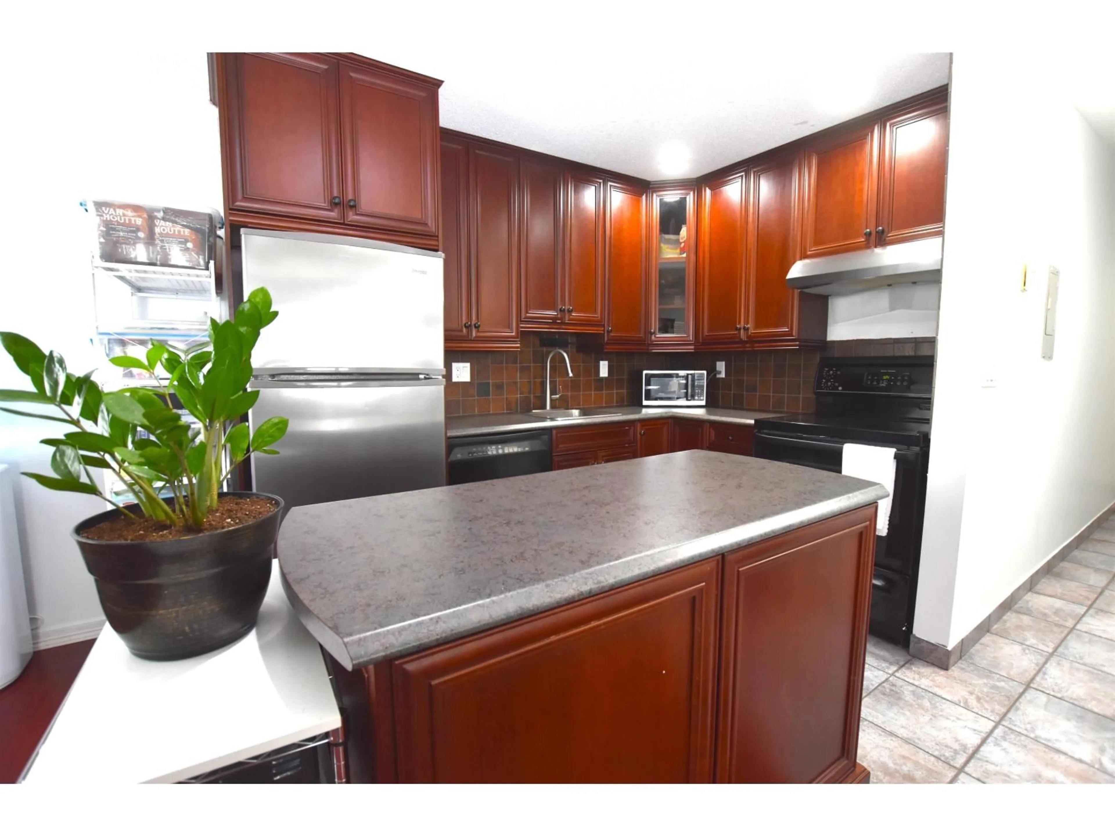 Standard kitchen, ceramic/tile floor for 201 - 1320 FIR STREET, White Rock British Columbia V4B4B2