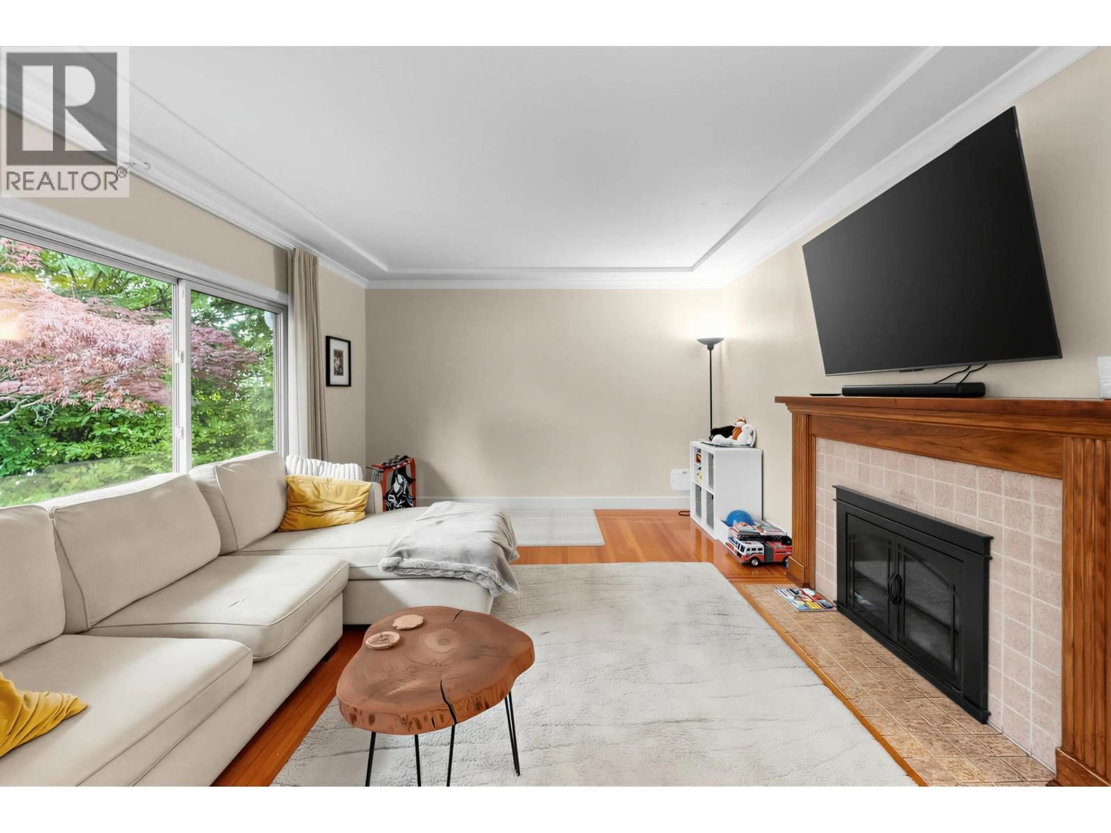 Living room with furniture, unknown for 1095 29TH STREET, North Vancouver British Columbia V7K1C1