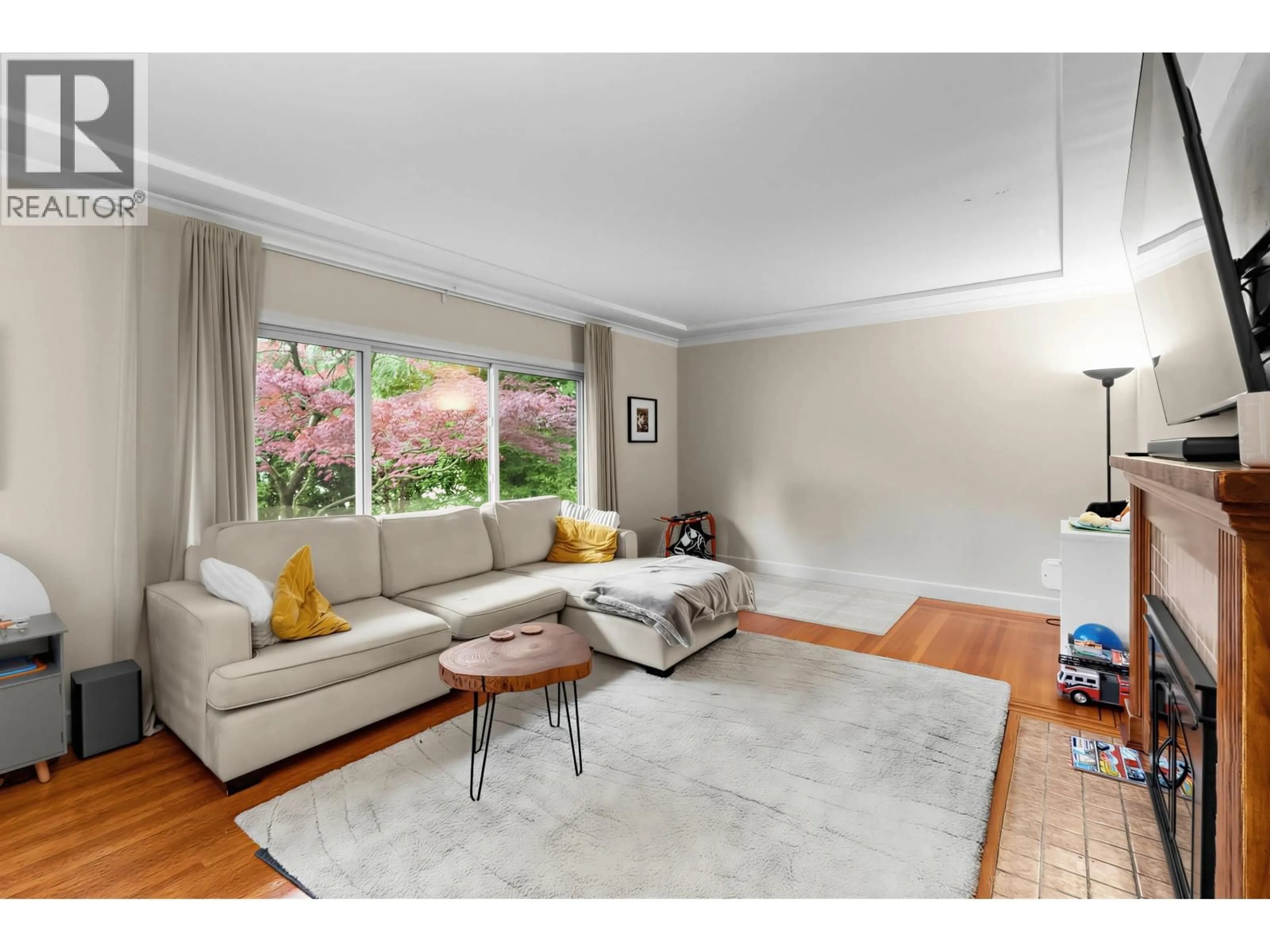 Living room with furniture, unknown for 1095 29TH STREET, North Vancouver British Columbia V7K1C1