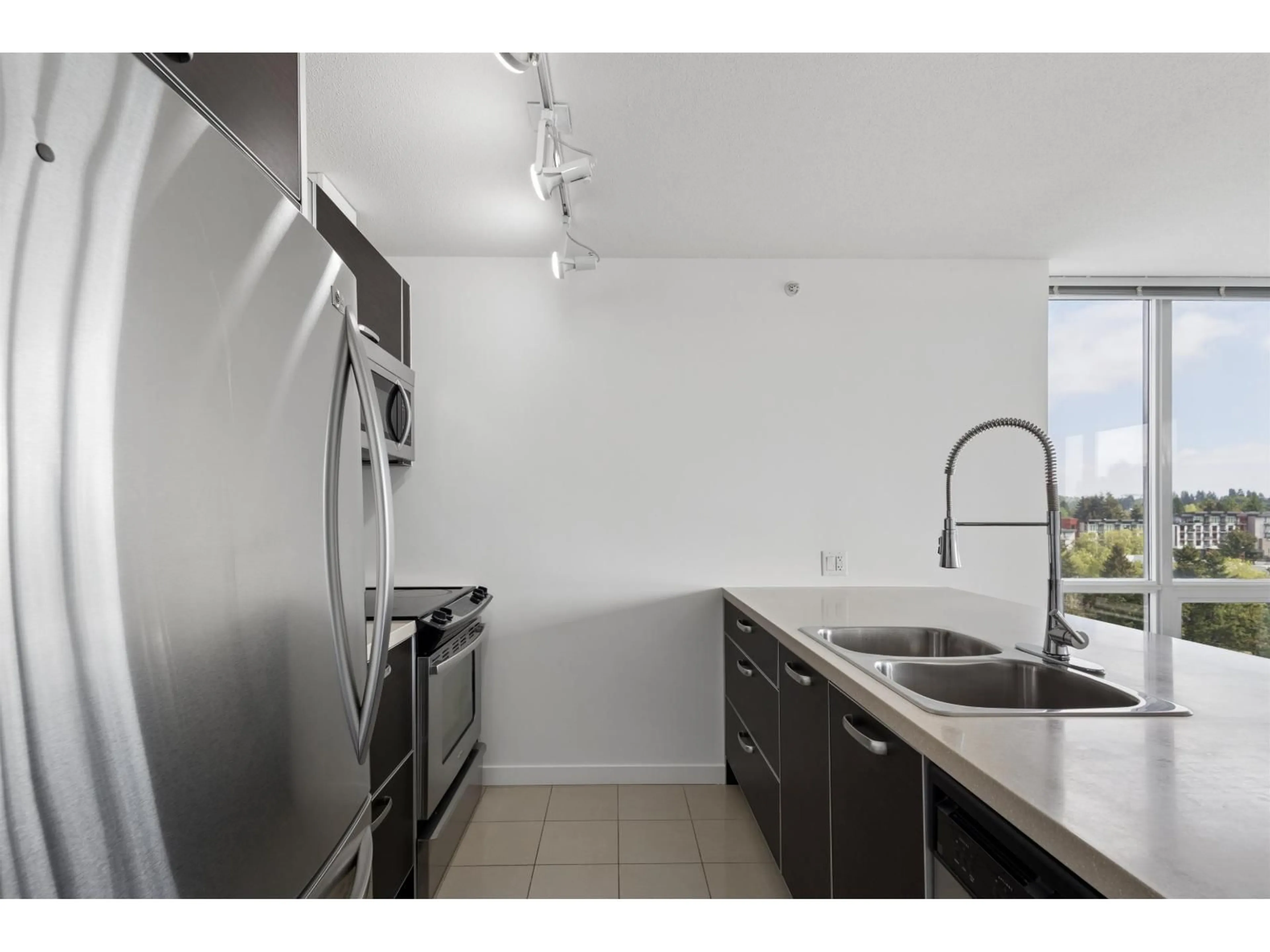 Standard kitchen, unknown for 1107 - 13688 100 AVENUE, Surrey British Columbia V3T0G5