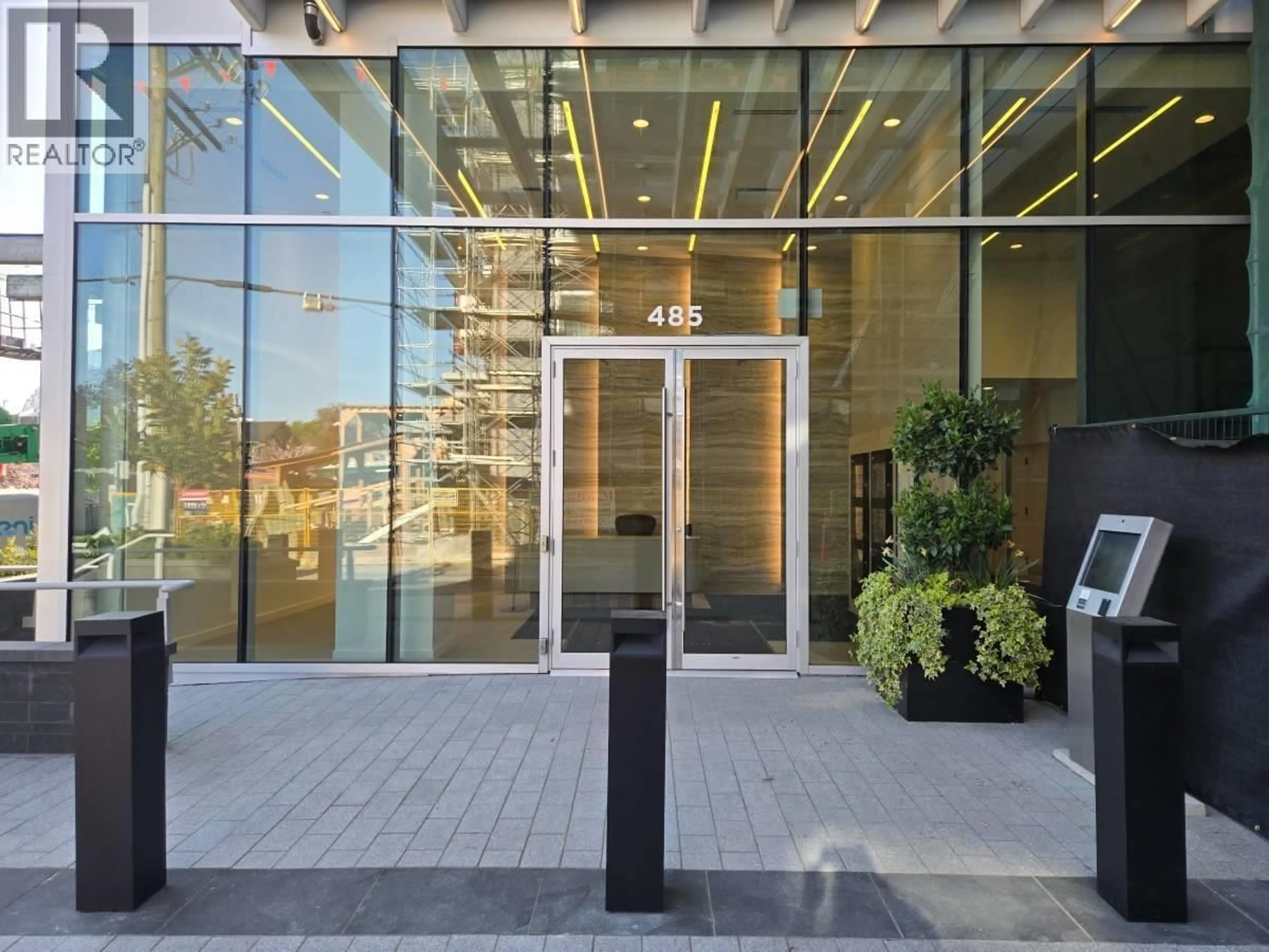 Indoor foyer for 2505 - 485 42ND AVENUE, Vancouver British Columbia V5Y0R6