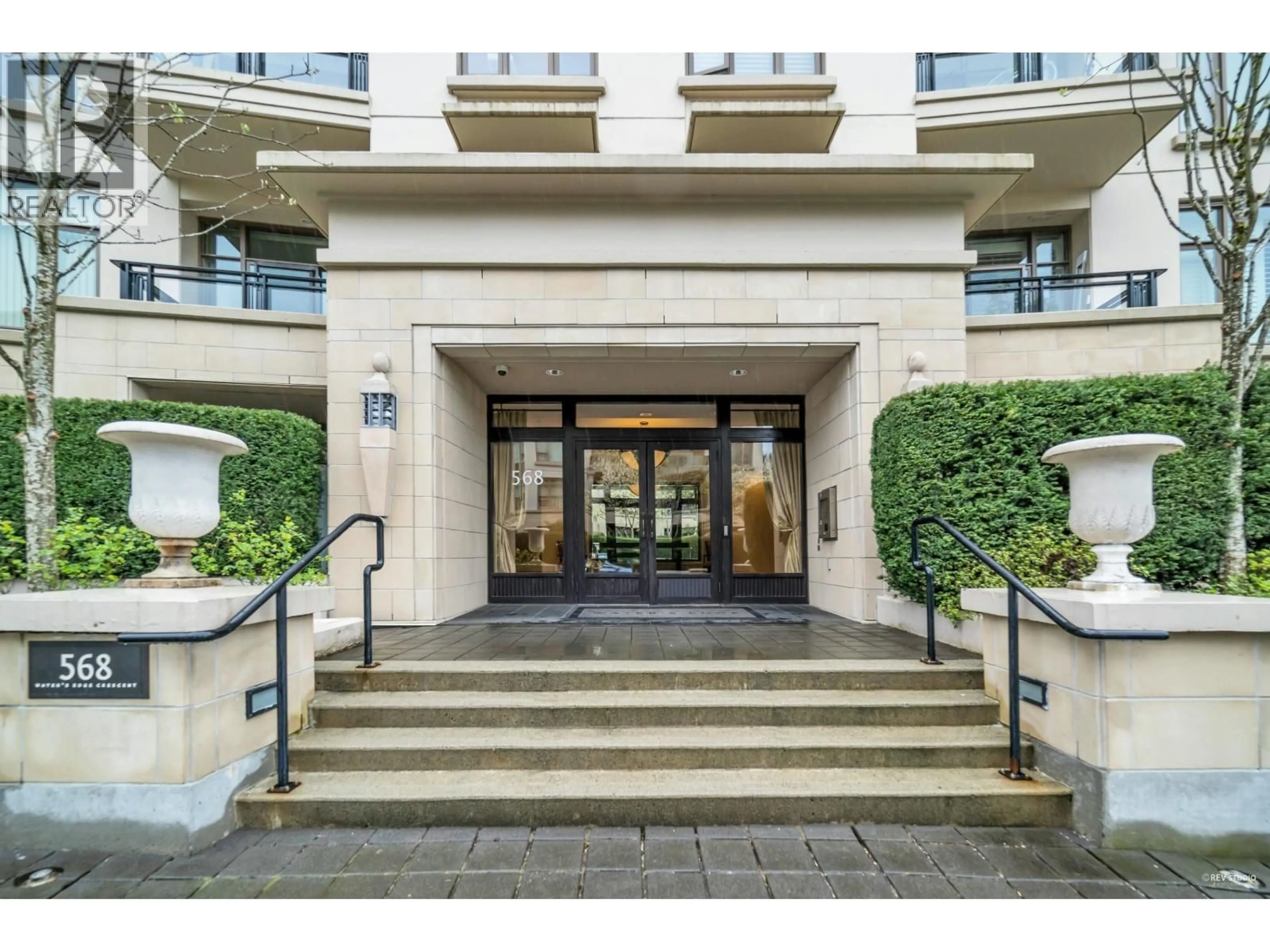 Indoor foyer for 403 - 568 WATERS EDGE CRESCENT, West Vancouver British Columbia V7T0A2