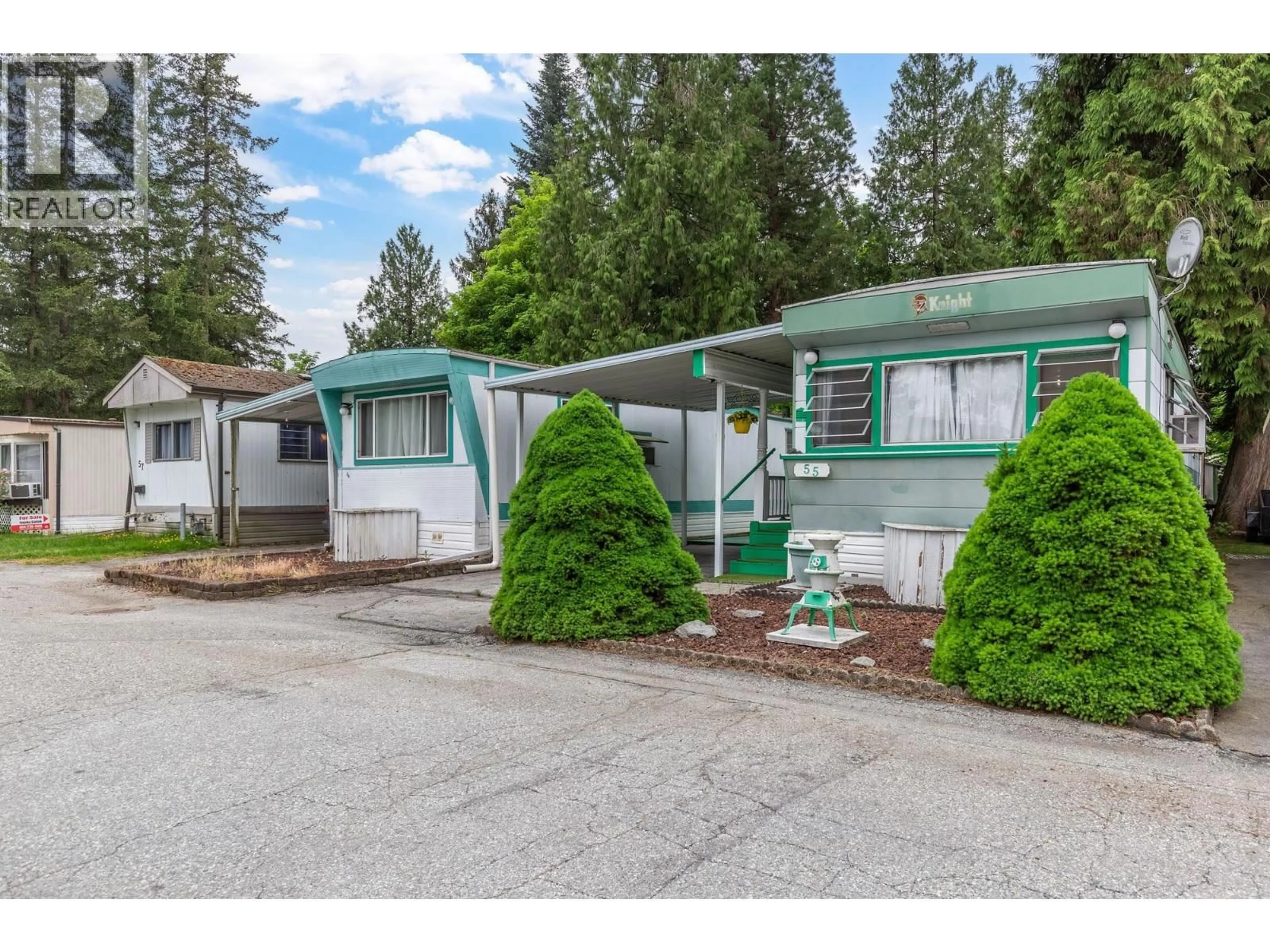 Home with vinyl exterior material, street for 55 - 21163 LOUGHEED HIGHWAY, Maple Ridge British Columbia V2X2R4