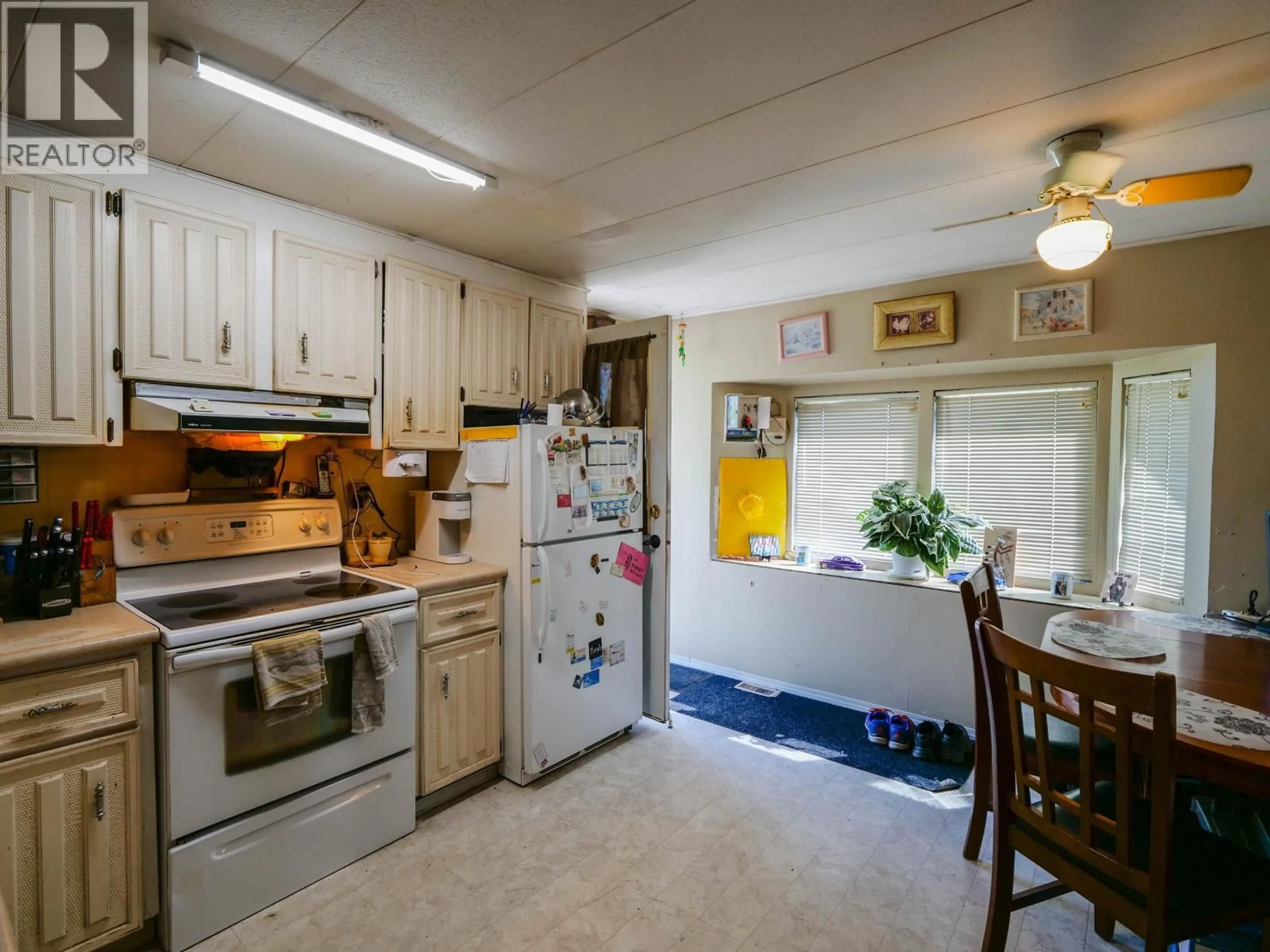 Standard kitchen, ceramic/tile floor for 982 MAPLE HEIGHTS ROAD, Quesnel British Columbia V2J3X3