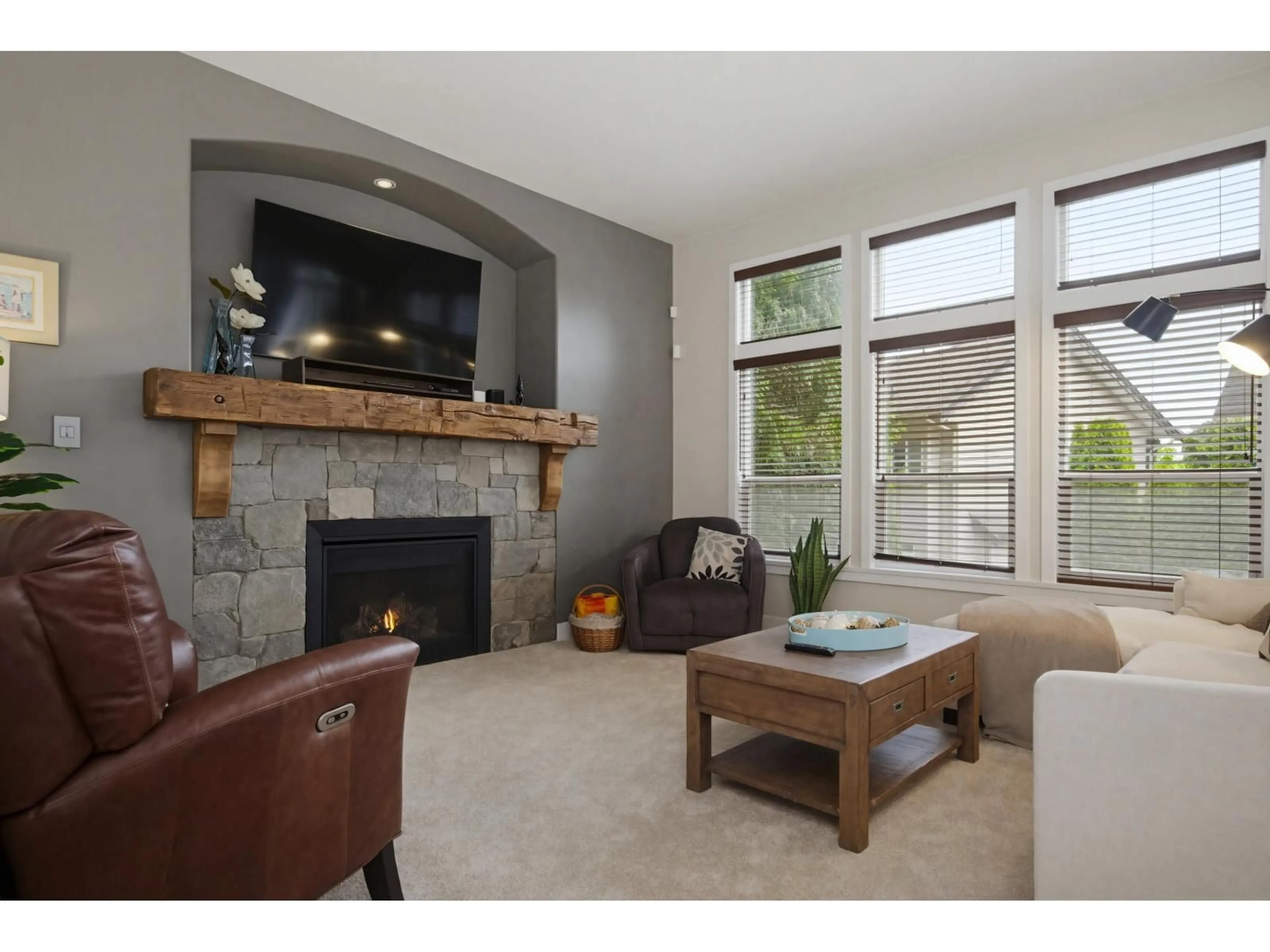 Living room with furniture, unknown for 6072 165 STREET, Surrey British Columbia V3S5V4