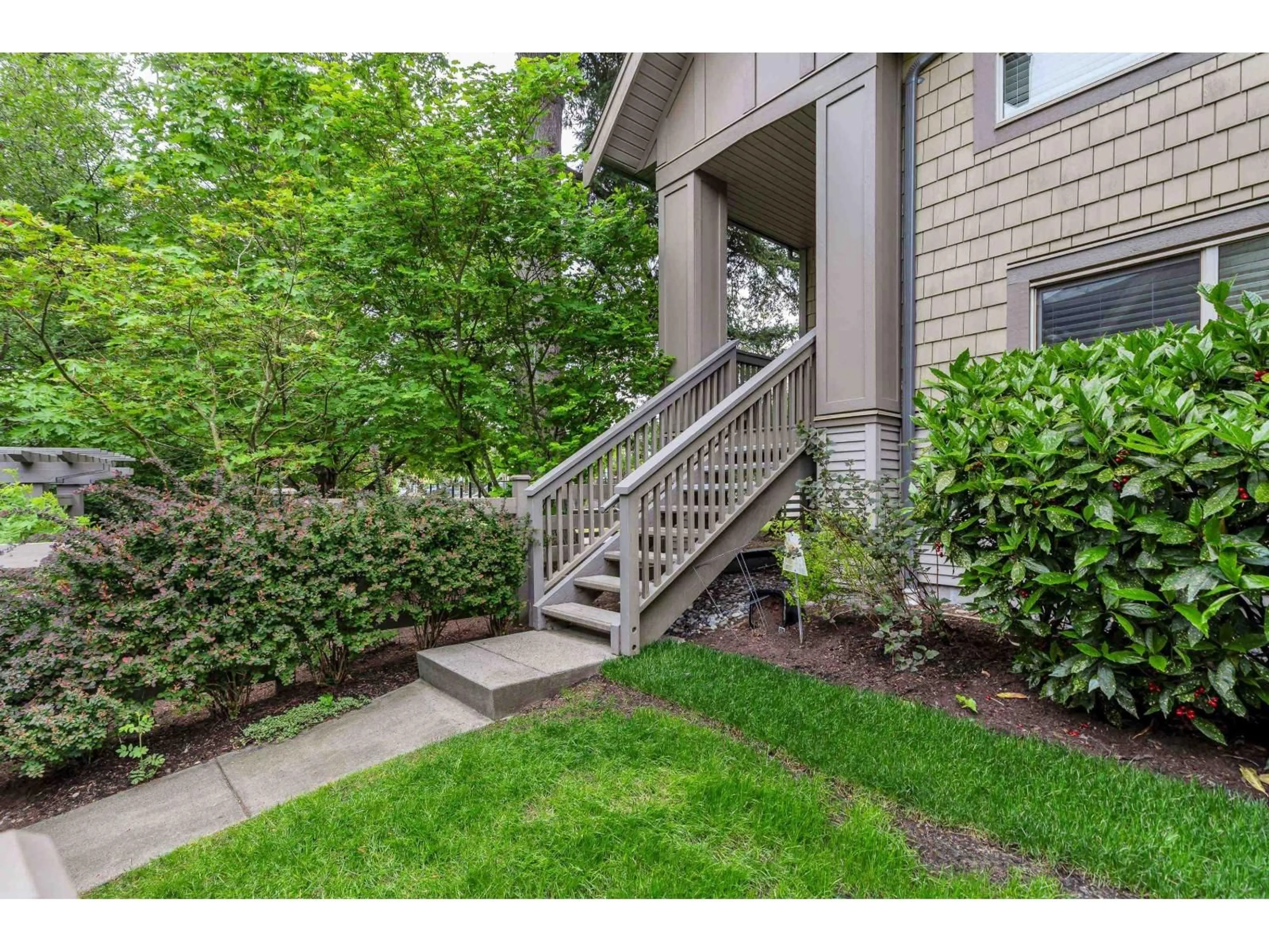Indoor entryway for 38 - 2738 158 STREET, Surrey British Columbia V3S3K3