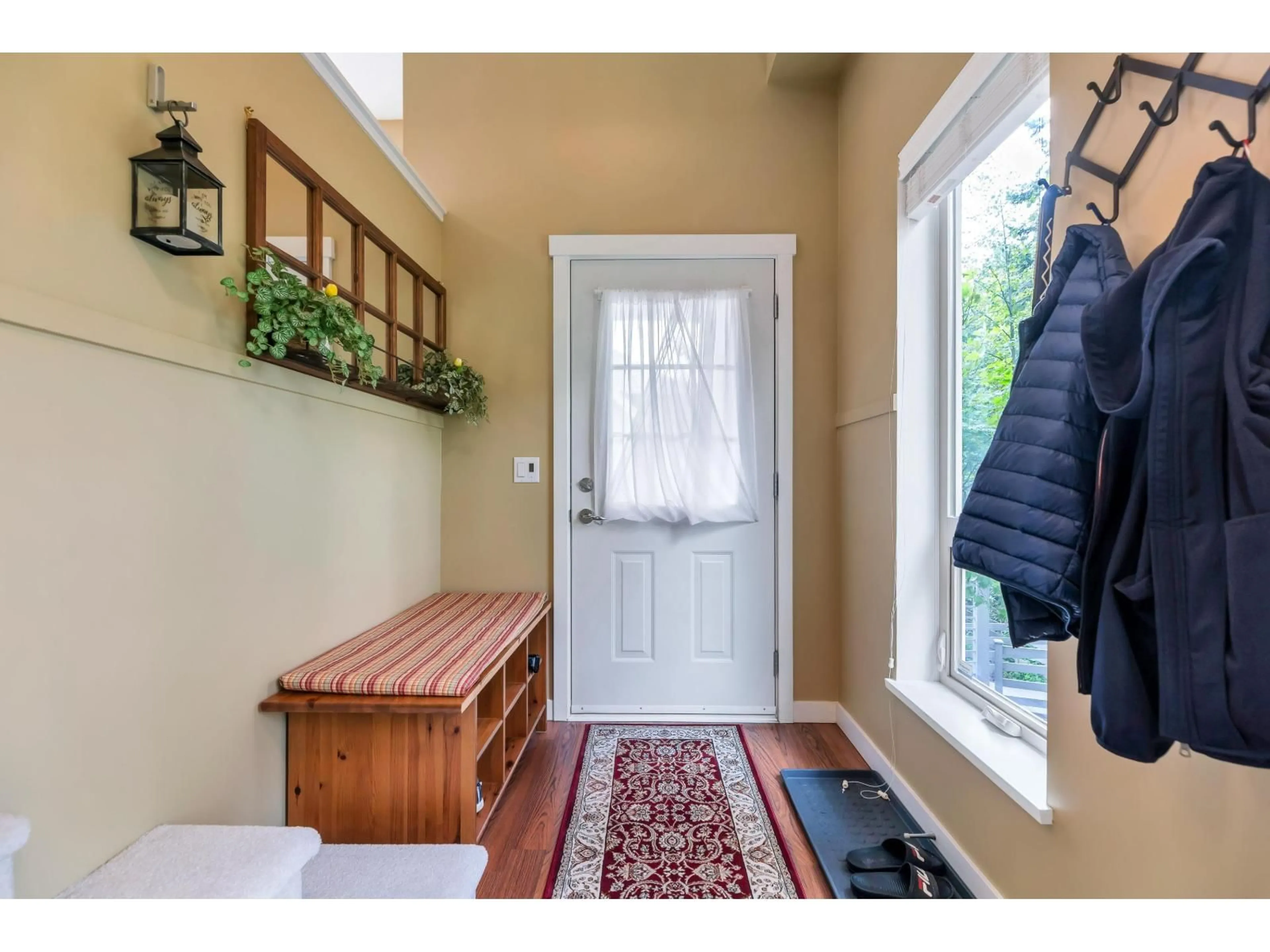 Indoor entryway for 38 - 2738 158 STREET, Surrey British Columbia V3S3K3