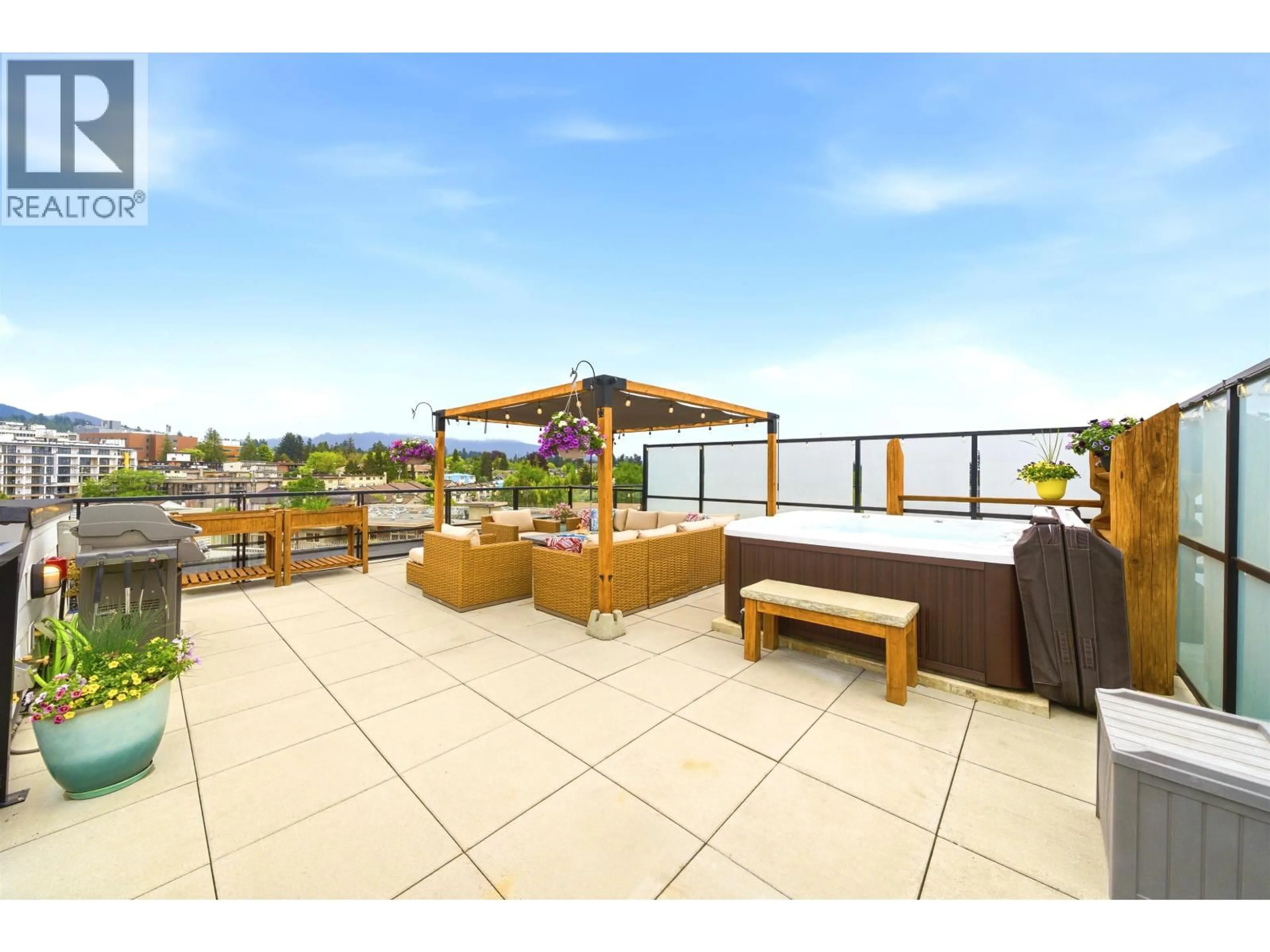 Patio, water/lake/river/ocean view for 607 - 128 8TH STREET, North Vancouver British Columbia V7L0H2
