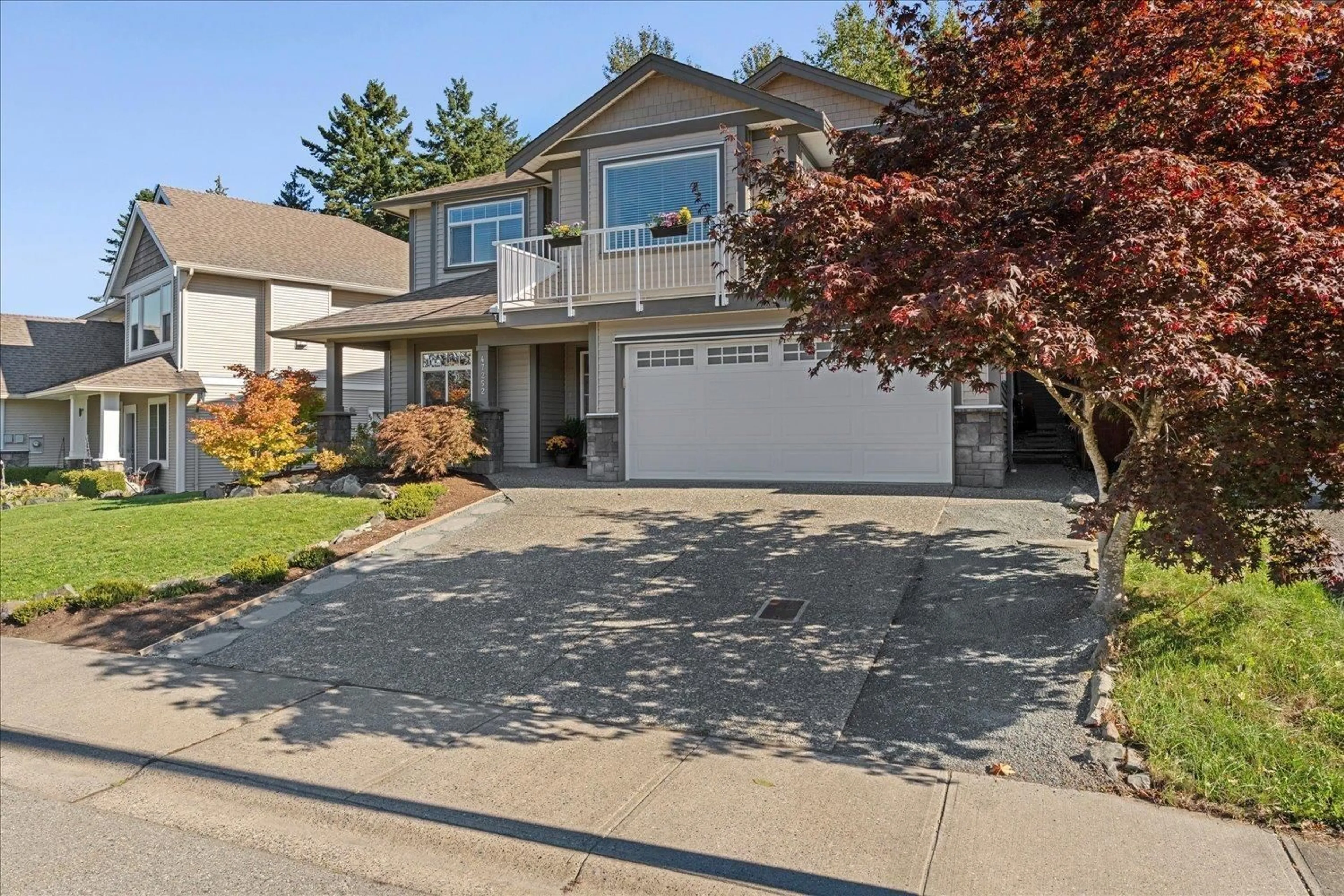 Home with vinyl exterior material, street for 47252 LAUGHINGTON PLACE, Chilliwack British Columbia V2R0J3
