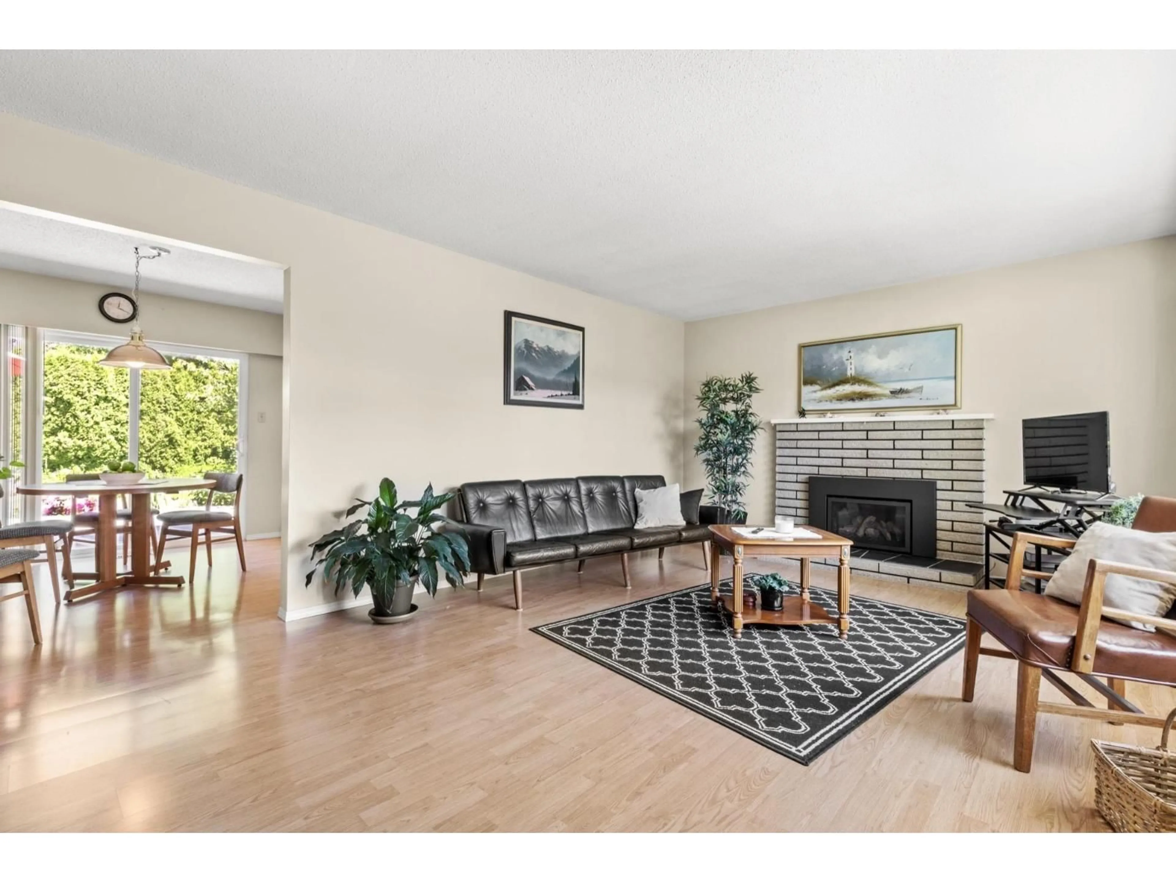 Living room with furniture, unknown for 15817 GOGGS AVENUE, White Rock British Columbia V4B2P1