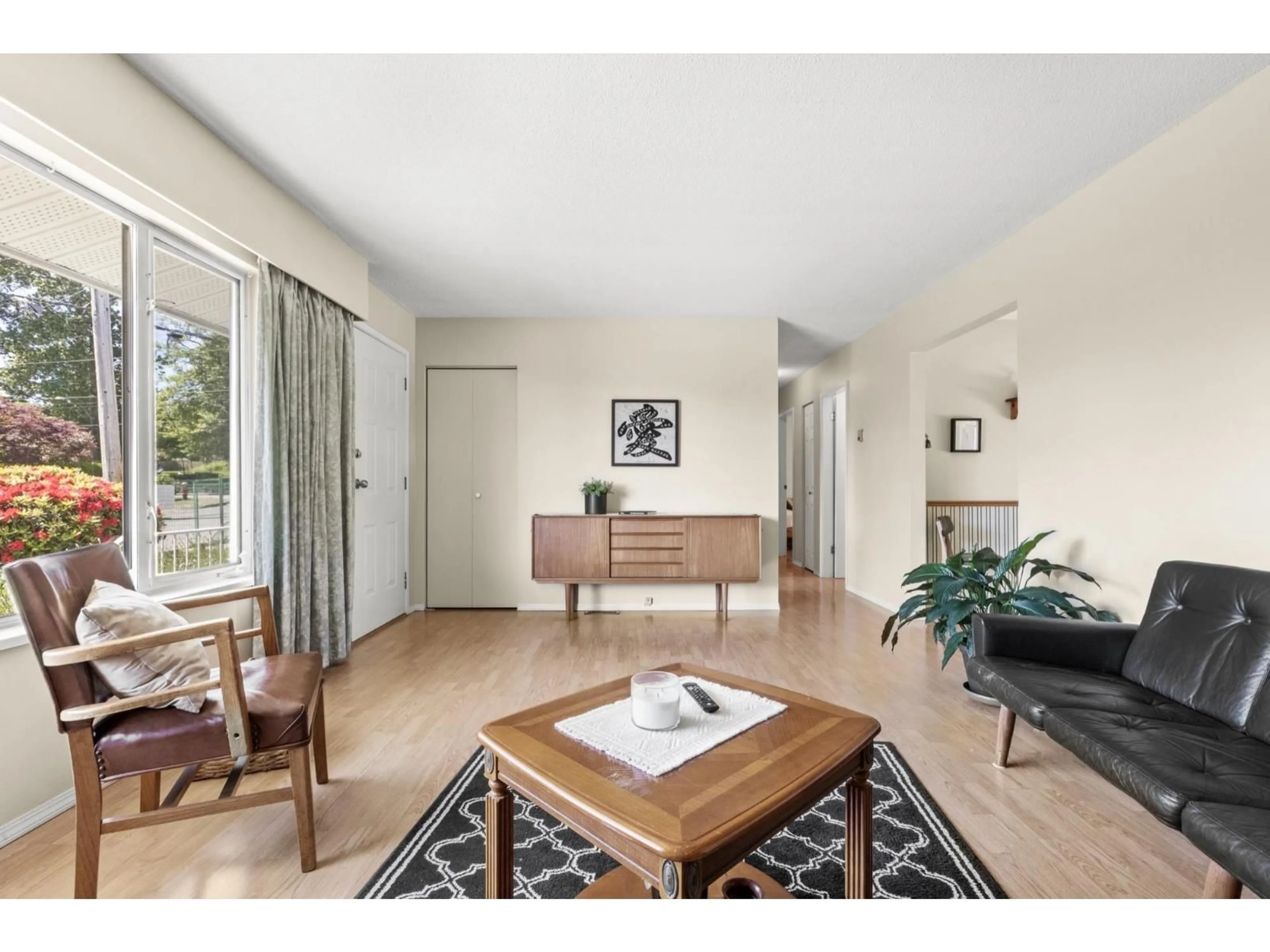 Living room with furniture, unknown for 15817 GOGGS AVENUE, White Rock British Columbia V4B2P1