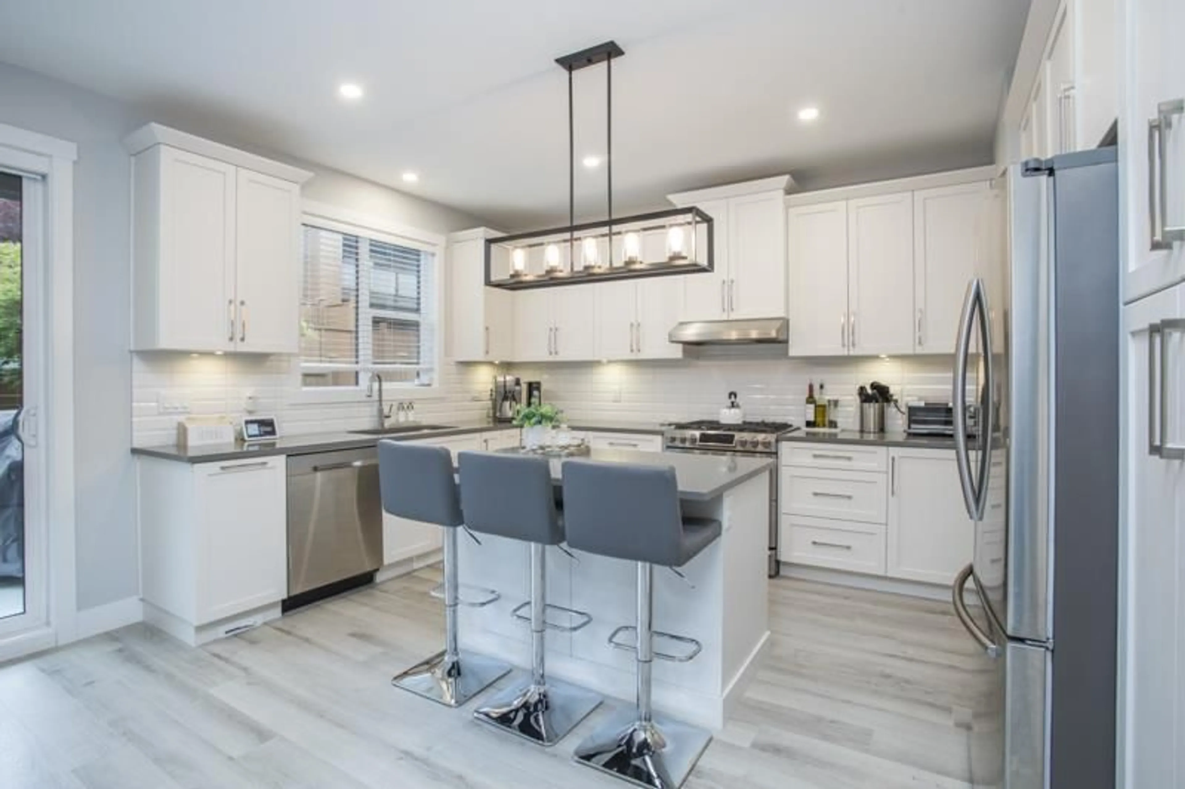 Open concept kitchen, ceramic/tile floor for 27 - 3618 150 STREET, Surrey British Columbia V3Z0W3