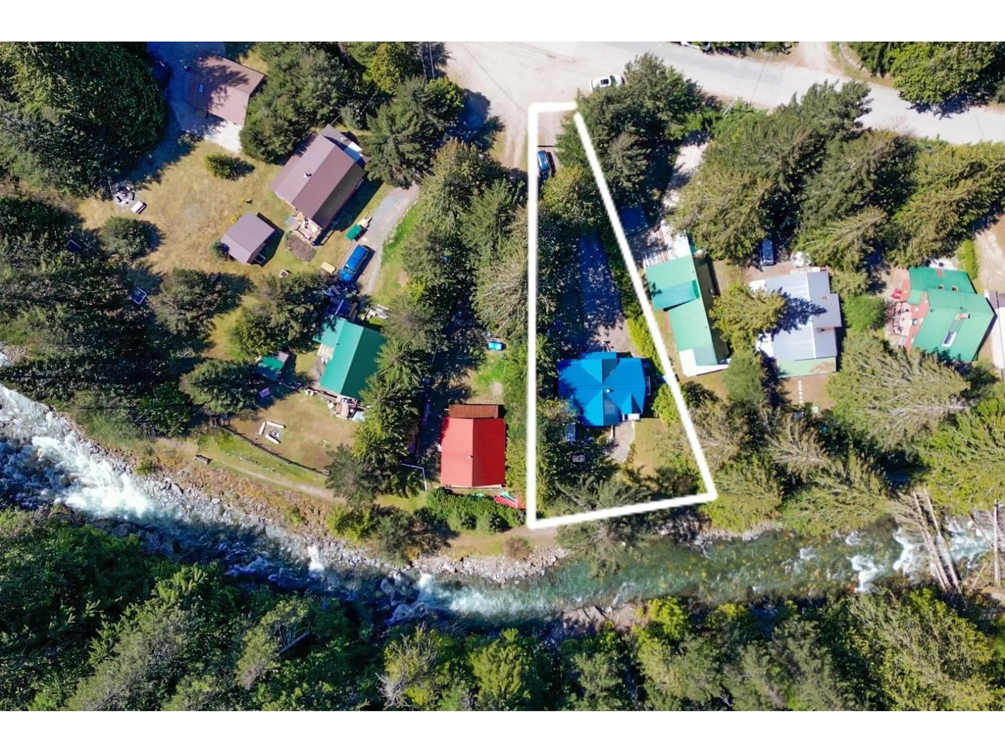 A pic from outside/outdoor area/front of a property/back of a property/a pic from drone, street for 14450 ALPINE BOULEVARD, Hope British Columbia V0X1L5