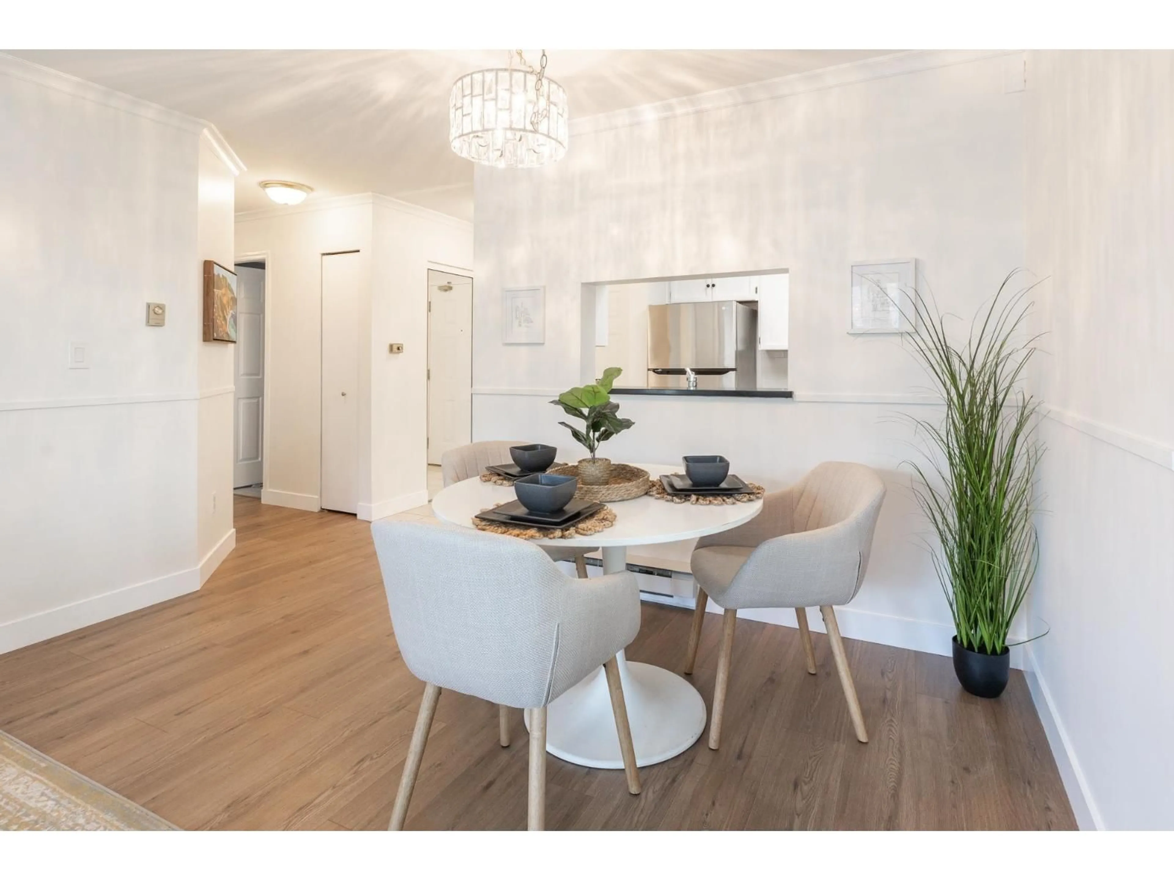 Dining room, wood/laminate floor for 107 - 13965 16 AVENUE, Surrey British Columbia V4P1P8
