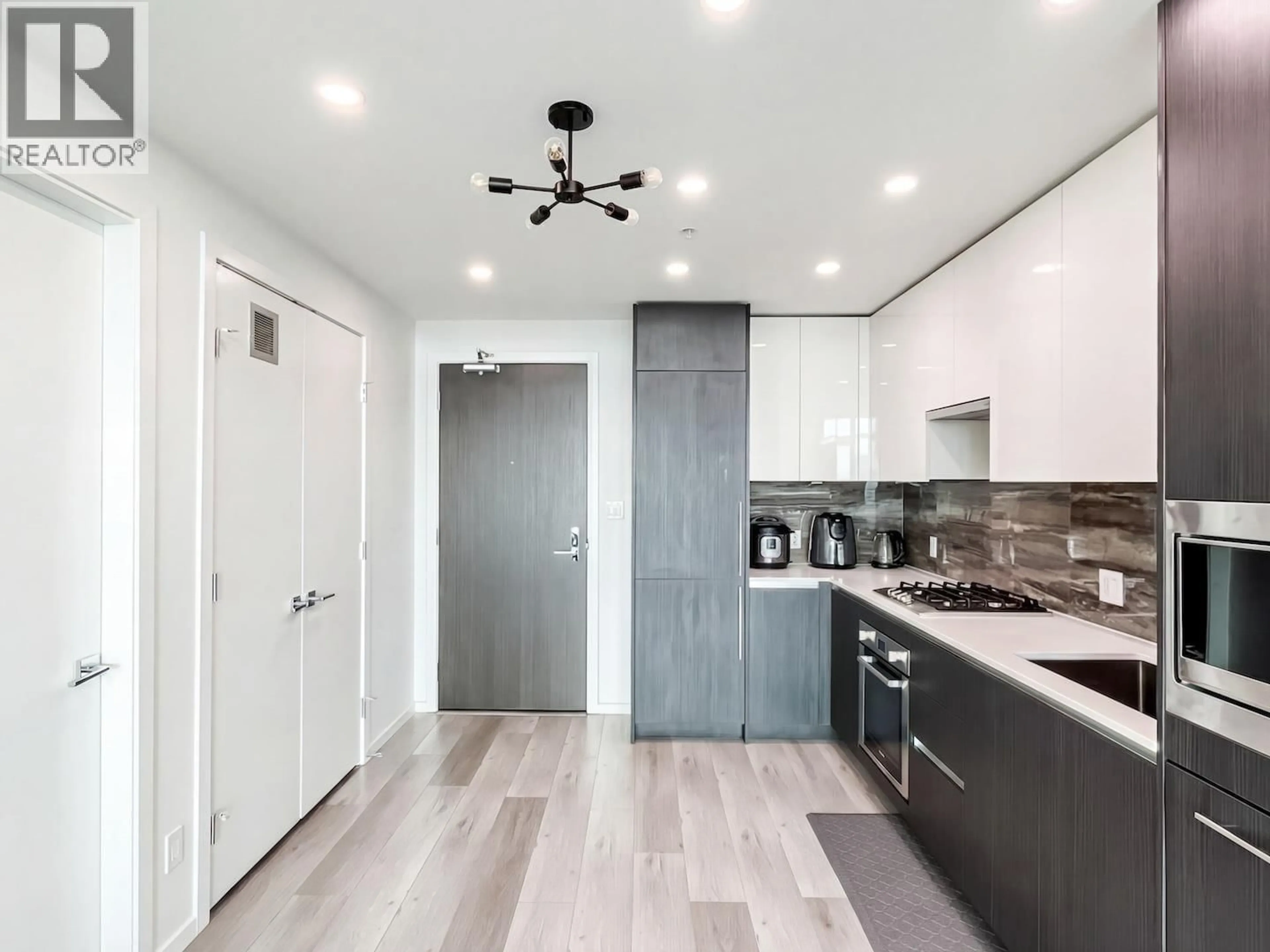Contemporary kitchen, unknown for 1408 - 1888 GILMORE AVENUE, Burnaby British Columbia V5C0L2