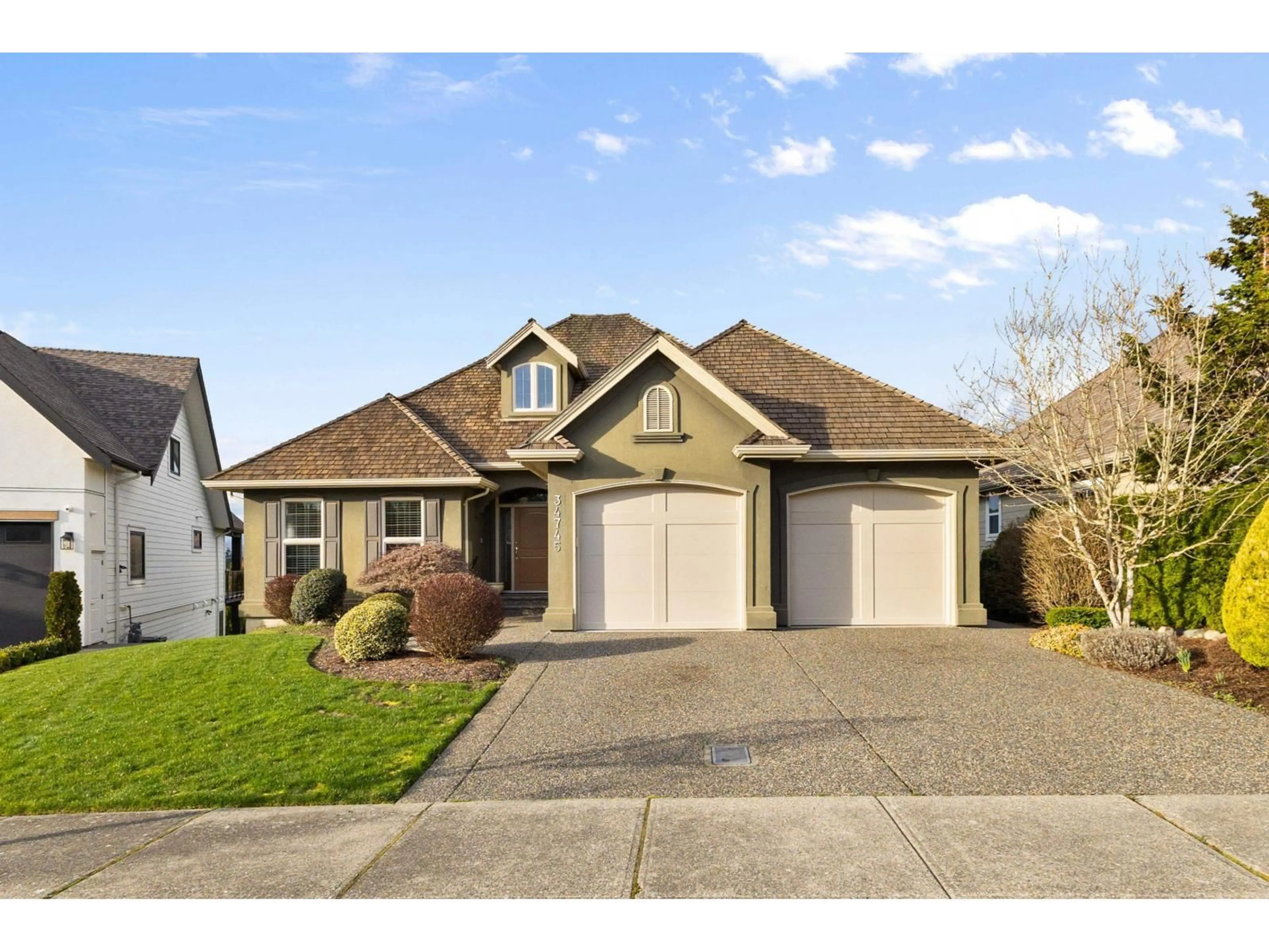Home with vinyl exterior material, street for 34745 HEARTHSTONE COURT, Abbotsford British Columbia V2S8G6