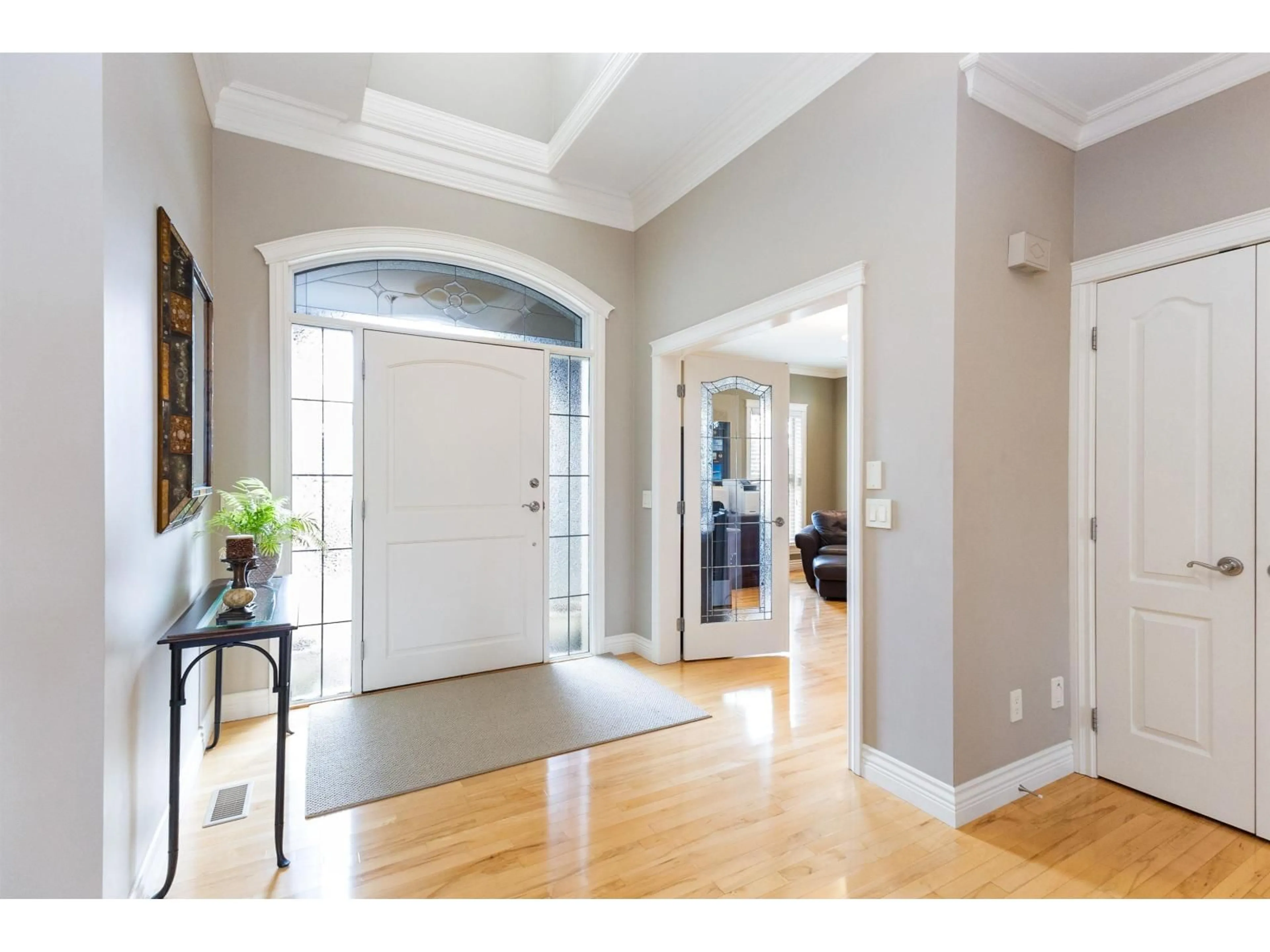 Indoor entryway for 34745 HEARTHSTONE COURT, Abbotsford British Columbia V2S8G6