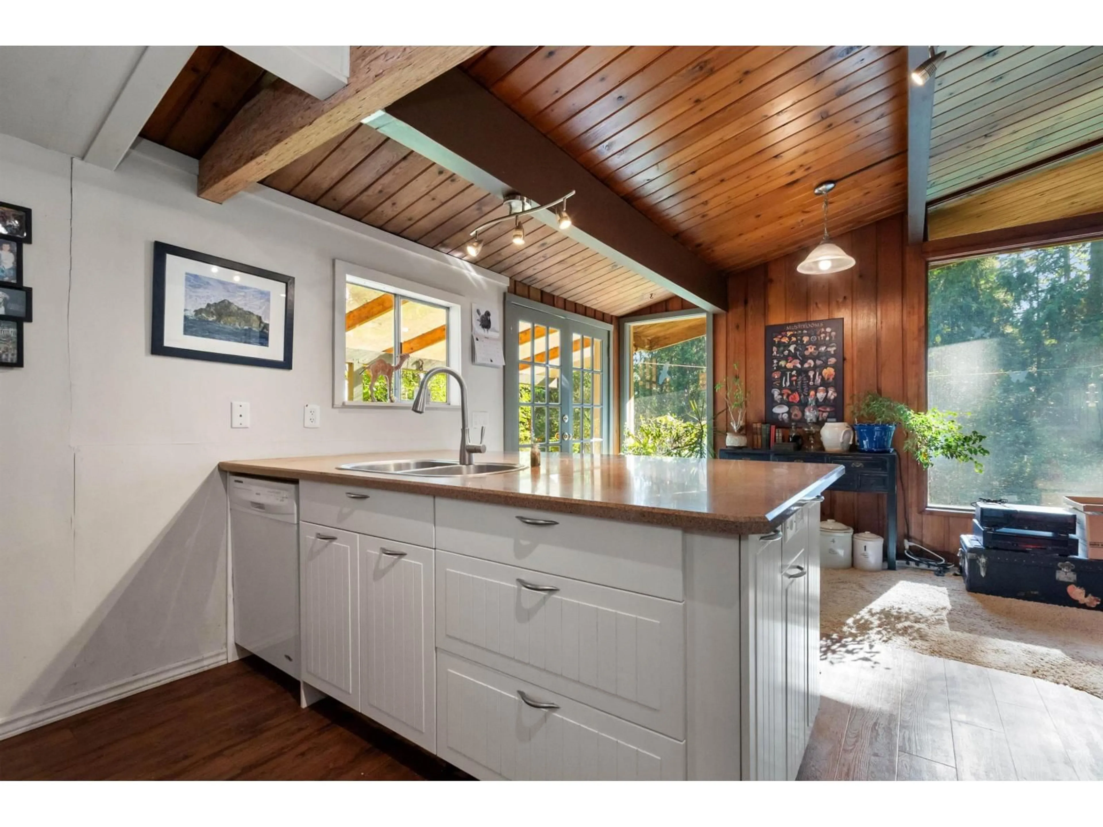 Open concept kitchen, unknown for 47990 BRITESIDE ROAD, Chilliwack British Columbia V2R4T5