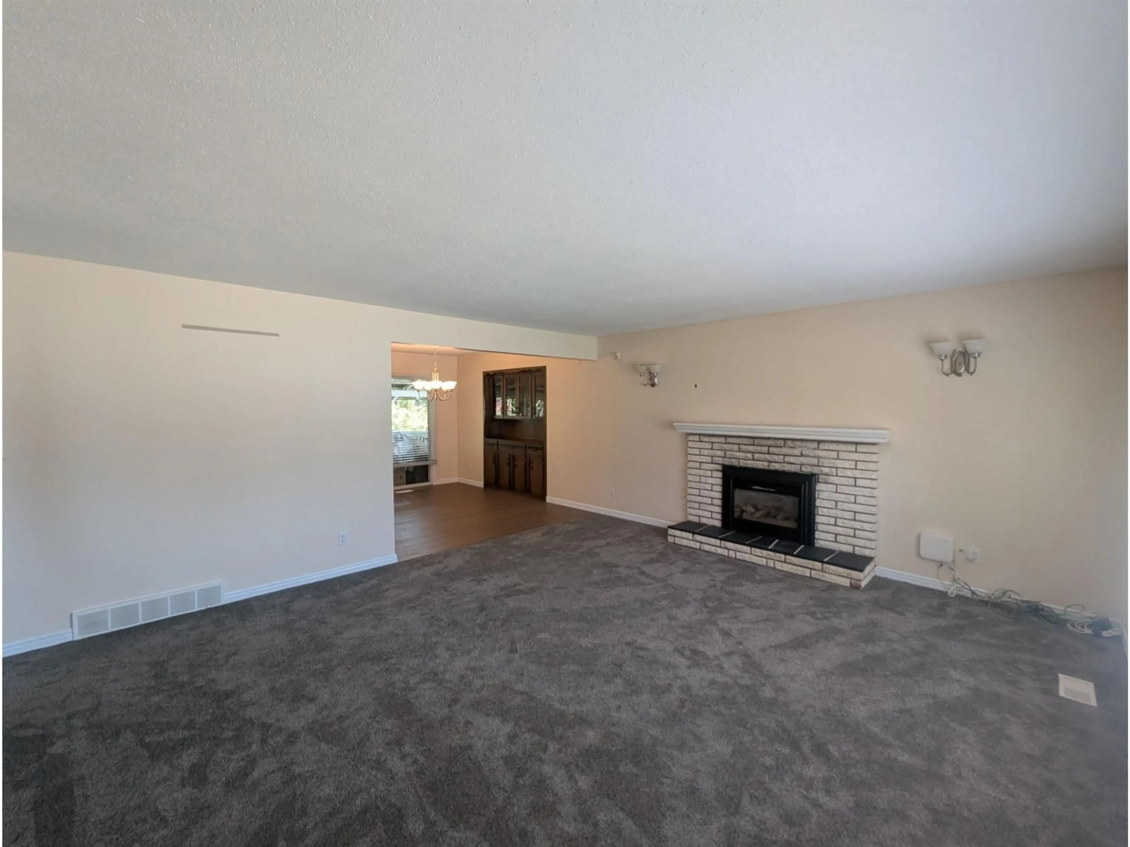 A pic of a room for 2114 LYNDEN STREET, Abbotsford British Columbia V2T3B5