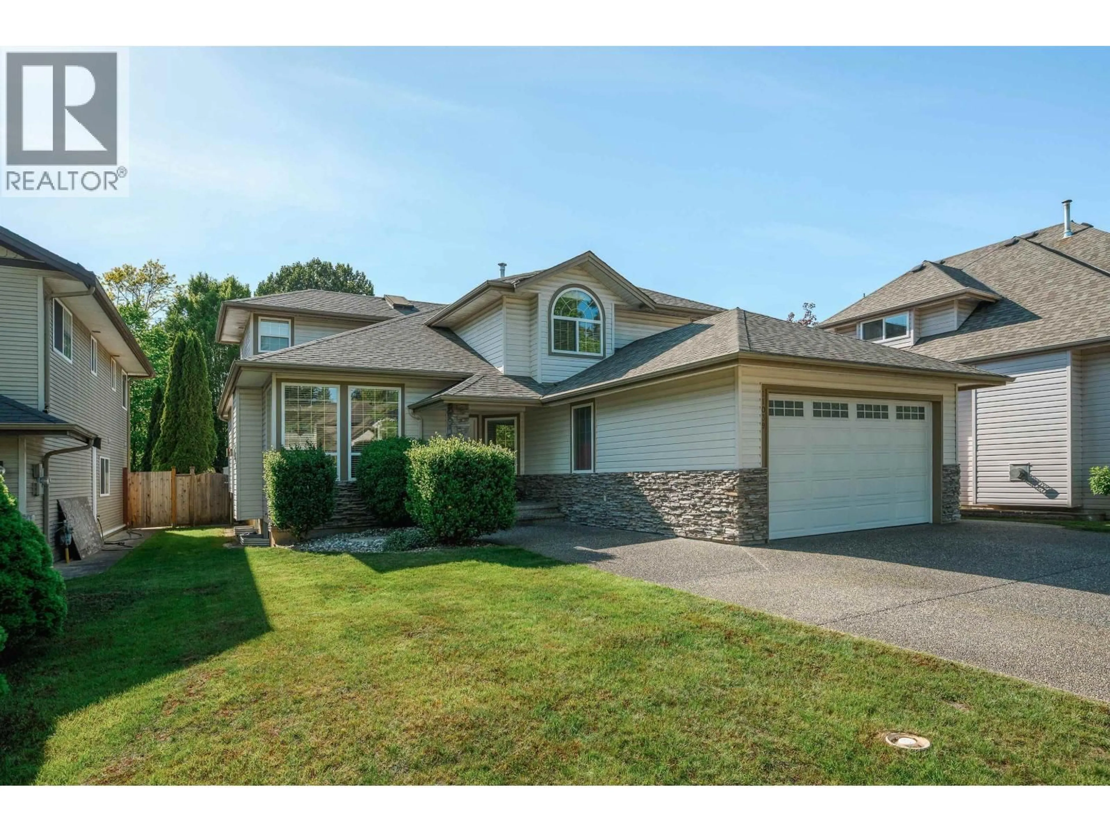 Home with vinyl exterior material, street for 11039 238 STREET, Maple Ridge British Columbia V2W1E7