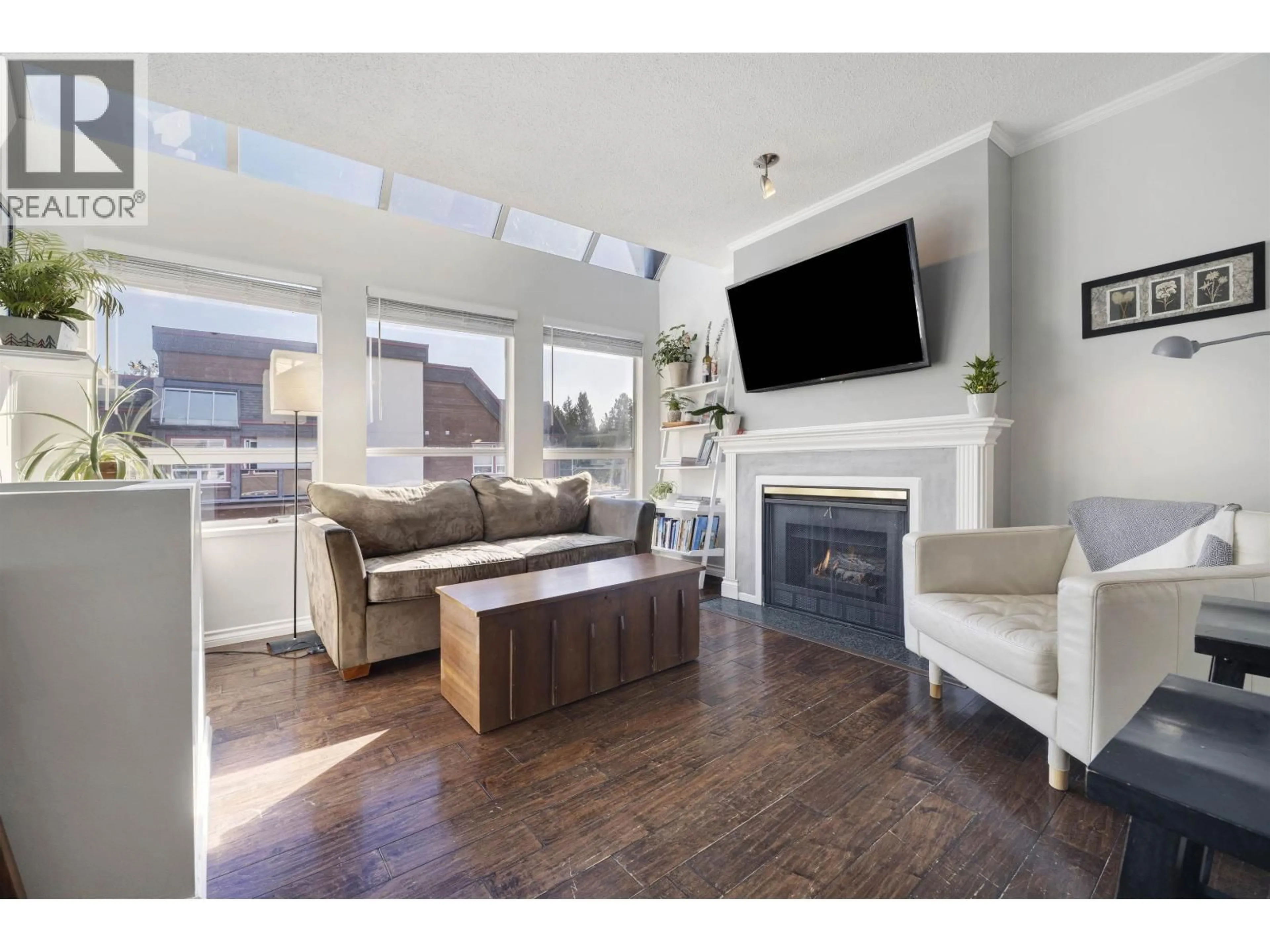 Living room with furniture, wood/laminate floor for 309 - 3721 DELBROOK AVENUE, North Vancouver British Columbia V7N3Z4